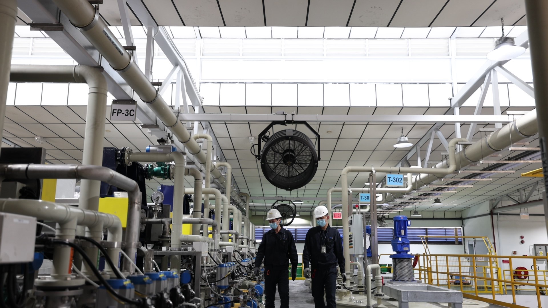 In maart opende de recycling gigant in Singapore een moderne fabriek voor recycling van lithium batterijen uit elektrische voertuigen. In de haven van Rotterdam opent de recycling gigant volgend jaar eenzelfde fabriek.