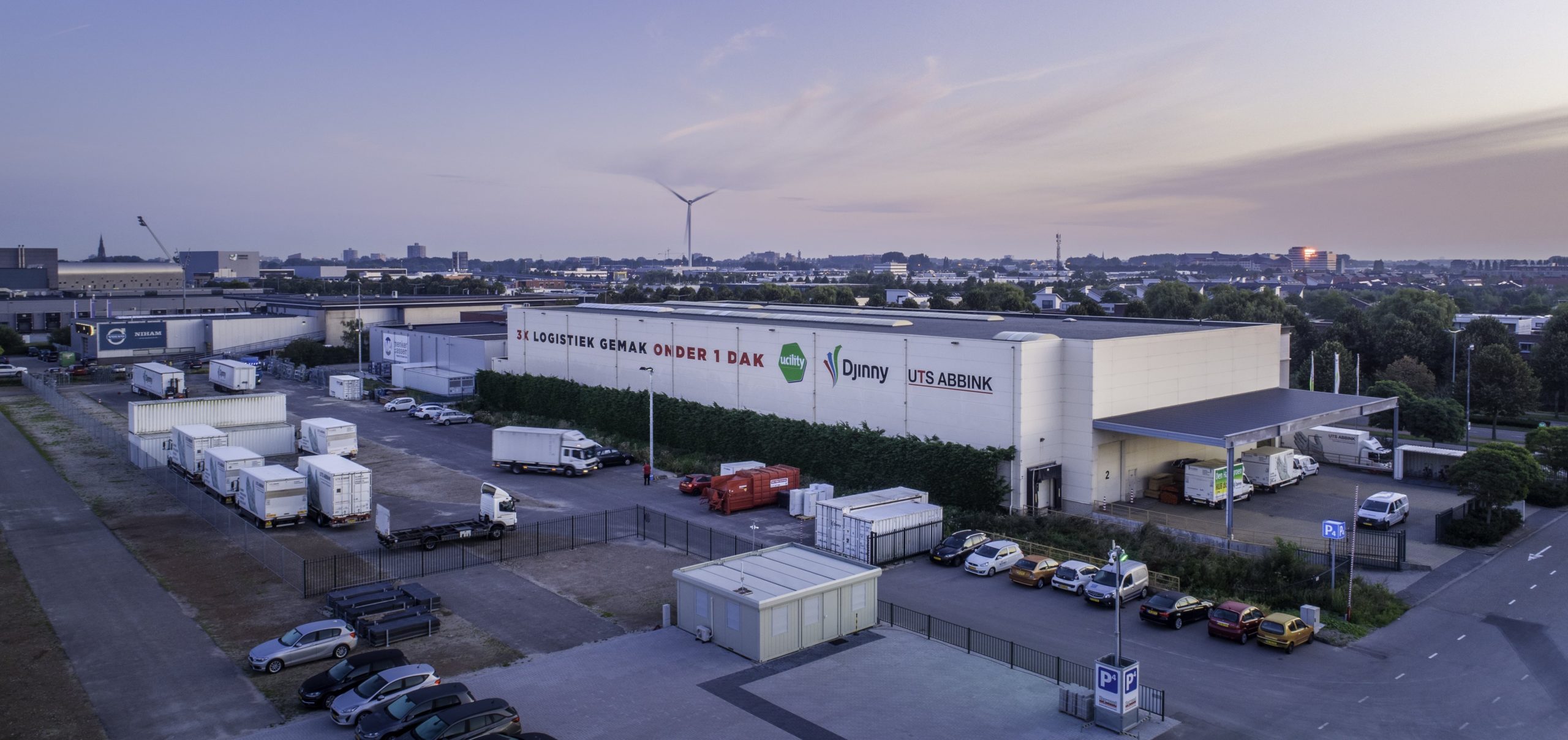 De cityhub van Djinny aan de rand van het centrum van Den Haag. Volgens logistiek vastgoed ontwikkelaar Prologis is er op dit moment ontzettende schaarste aan grond voor toekomstbestendige distributiecentra in en bij de grotere steden in Nederland.