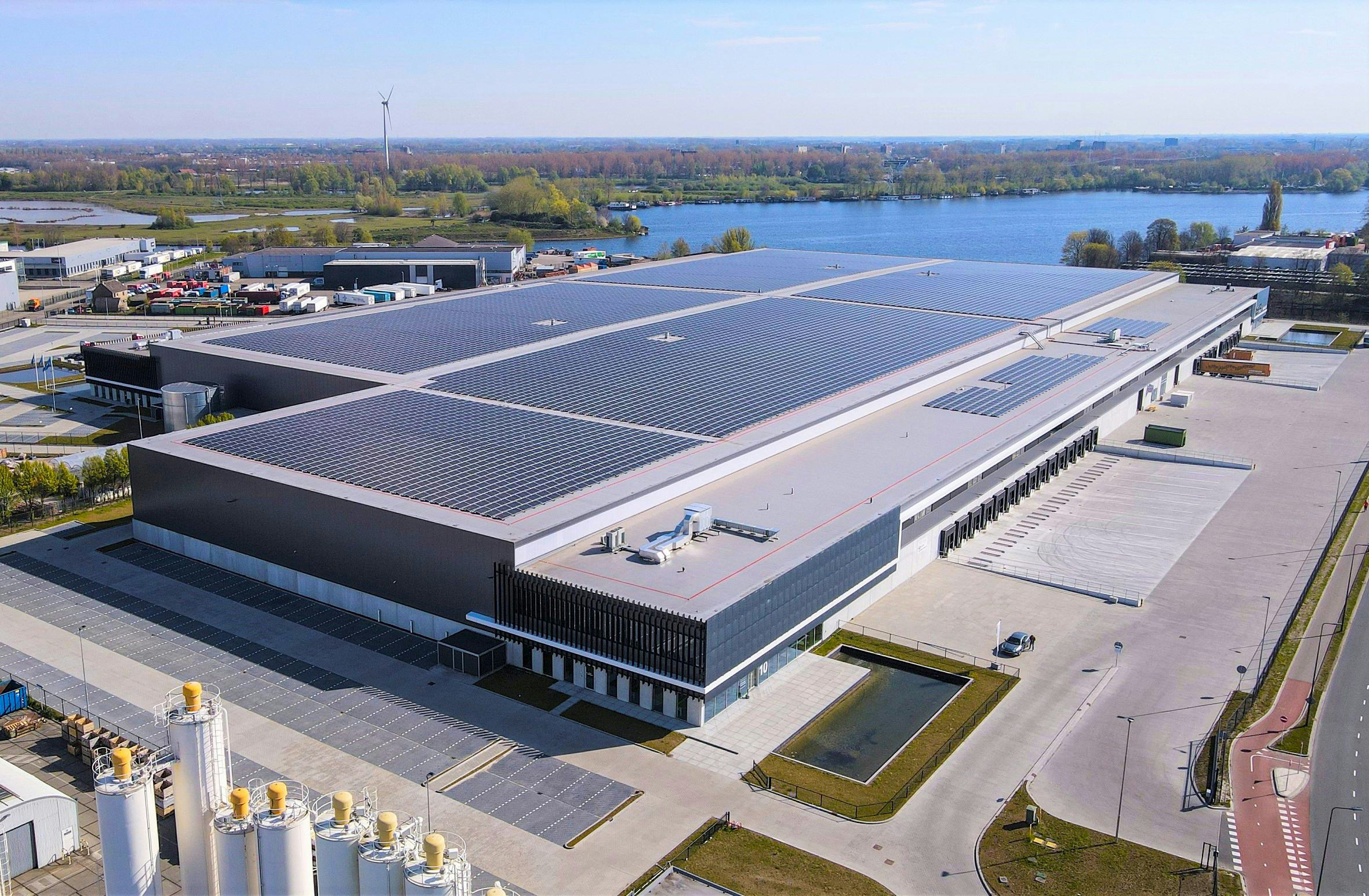 Kieszon stelt zonnedak van WDP-distributiecentrum in Den Bosch in bedrijf