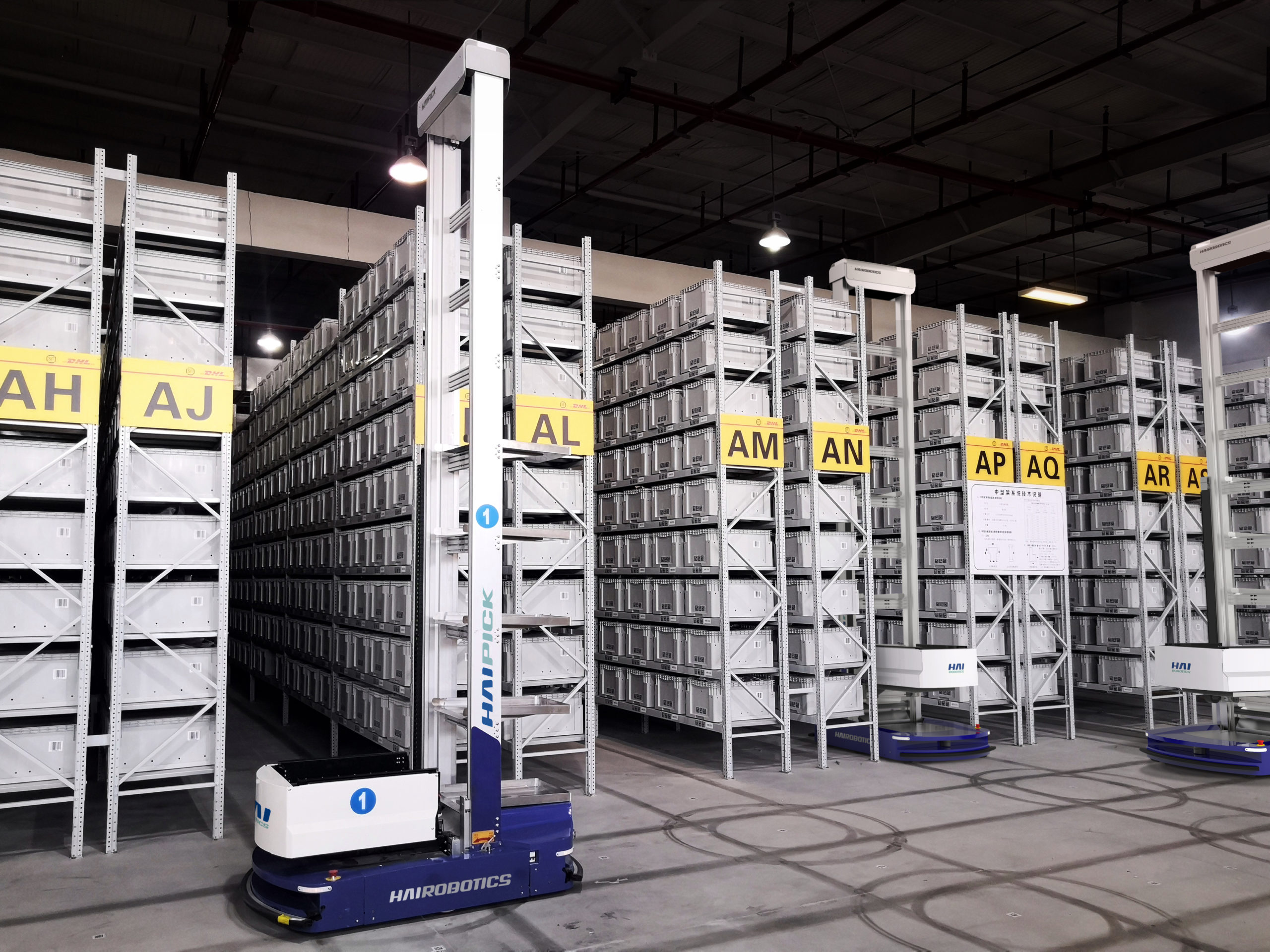 Hai robots in magazijn