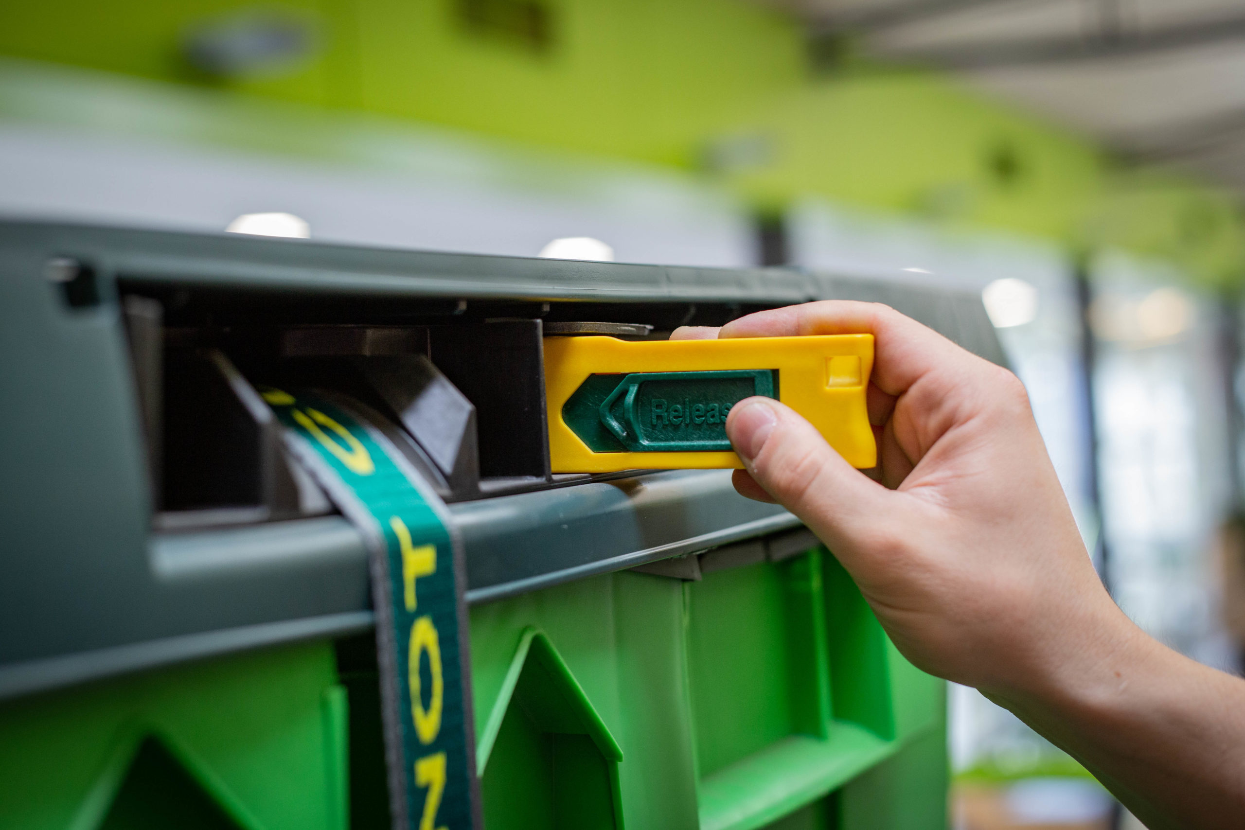 De palletdeksel van gerecycled materiaal wordt steeds populairder.