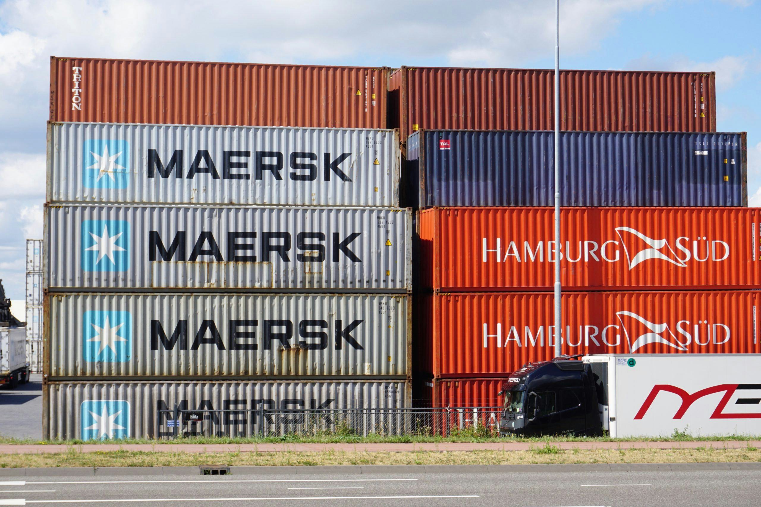 De huidige containerterminal aan de Vierlinghweg in Bergen op Zoom blijft nog tot 2024 in gebruik. Dan moet de nieuwe buitendijkse terminal klaar zijn die H. Essers gaat bouwen.