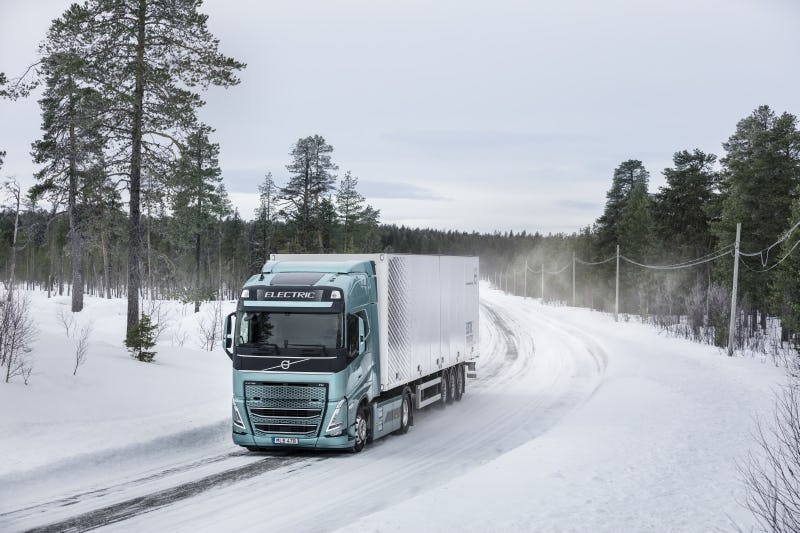 Zweedse e-trucks doen ervaring op met rijden in extreem winterweer