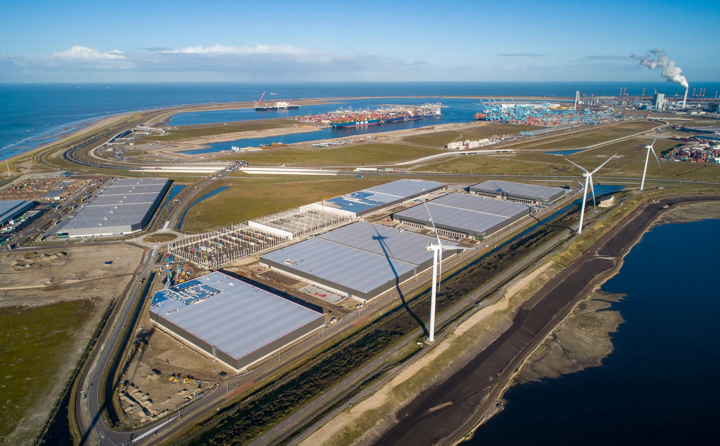 De Duitse vastgoedbelegger Patrizia betaalde eind vorig jaar aan DHG een recordbedrag van 230 miljoen euro voor het in aanbouw zijnde mega-distributiecentrum op de Rotterdamse Maasvlakte.