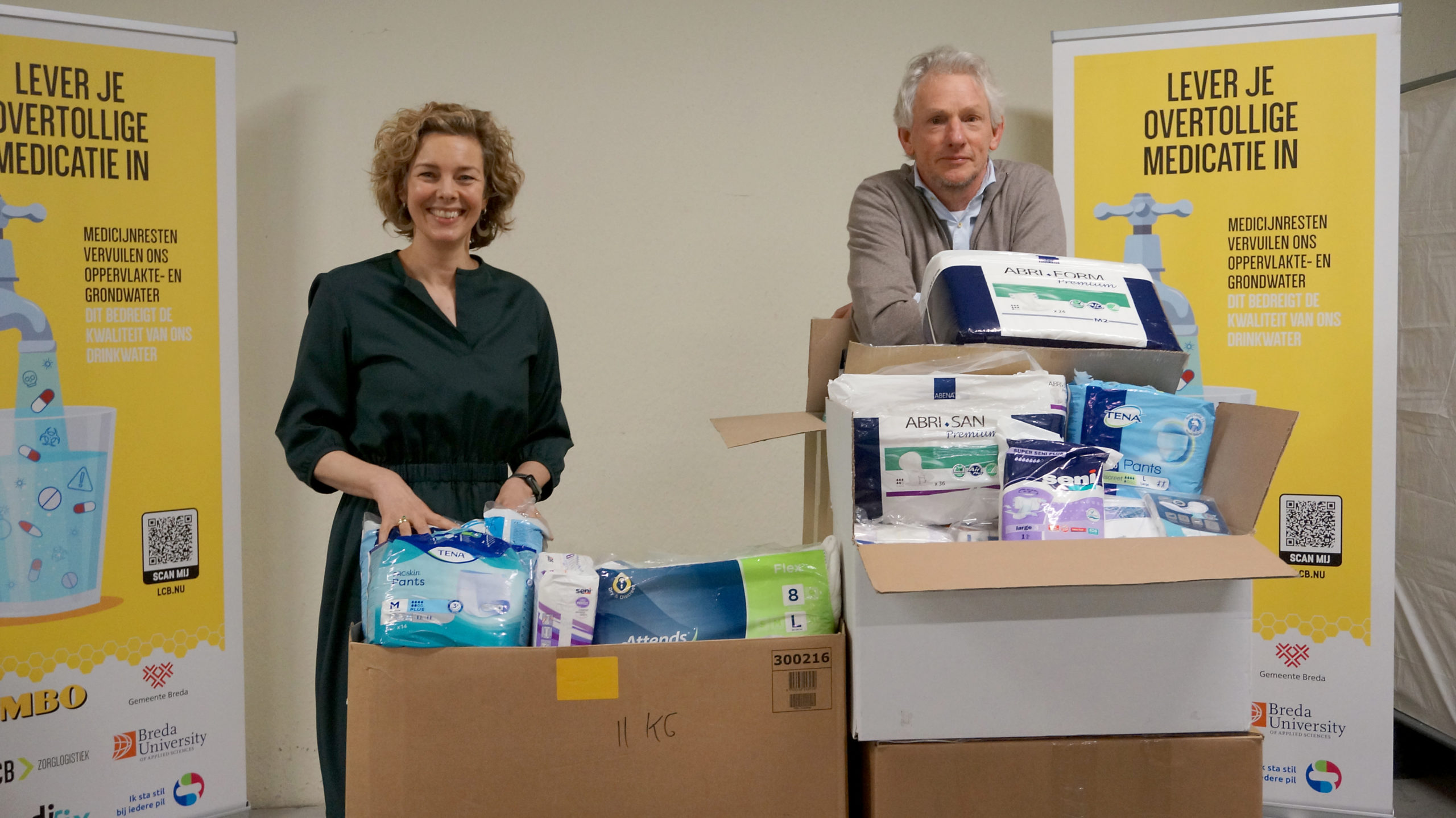 Marieke van Schaik (Rode Kruis) en Piet Berkers (LCB).