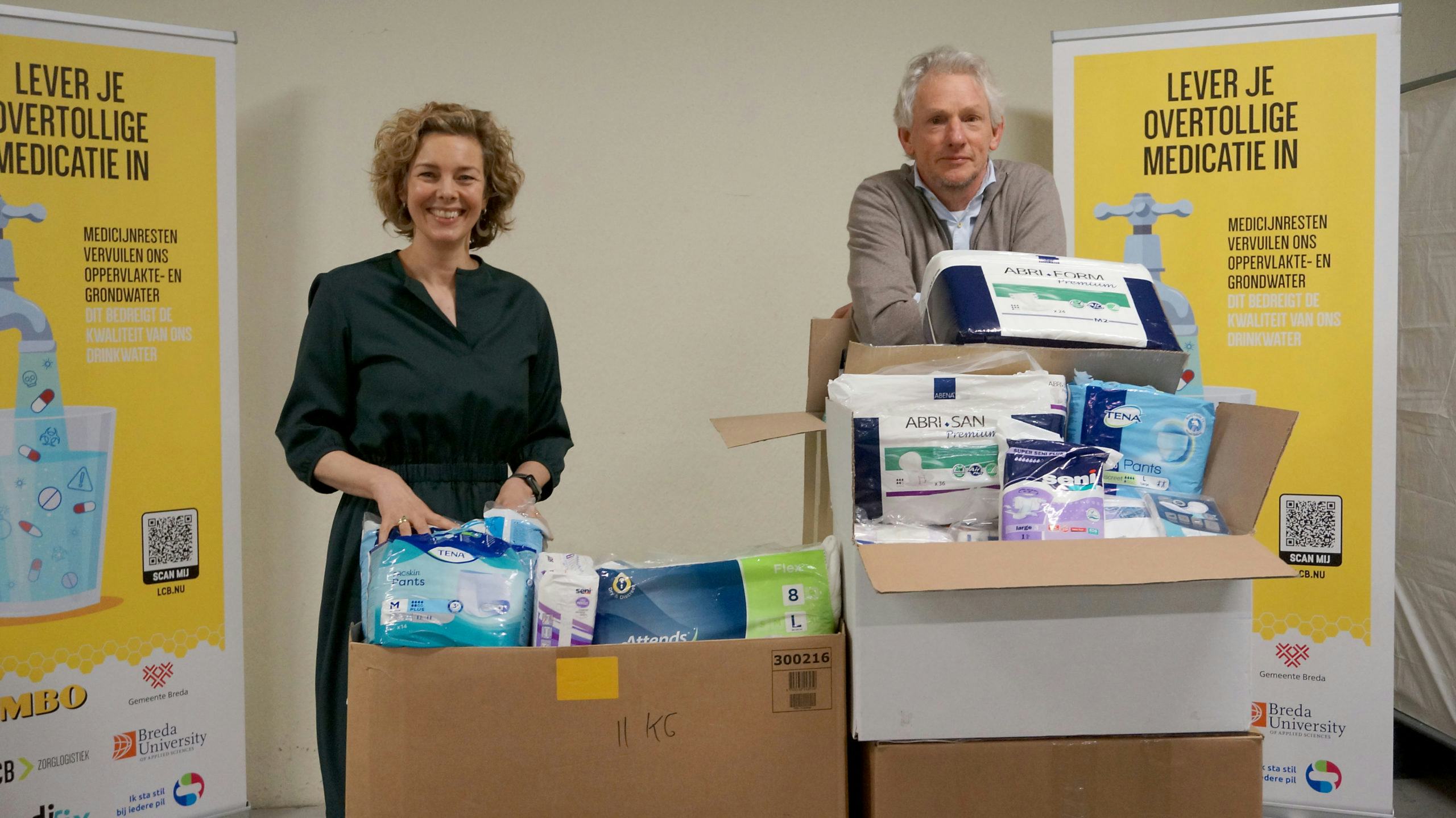 Marieke van Schaik (Rode Kruis) en Piet Berkers (LCB).