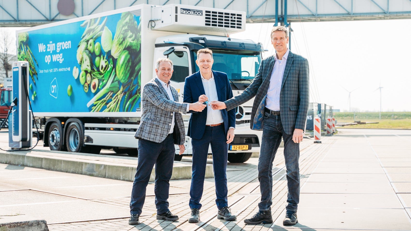V.l.n.r.: Peter Leegstraten (Albert Heijn), Martin Knijnenburg (Mercedes-Benz Trucks Nederland) en Wim Roks (Simon Loos)