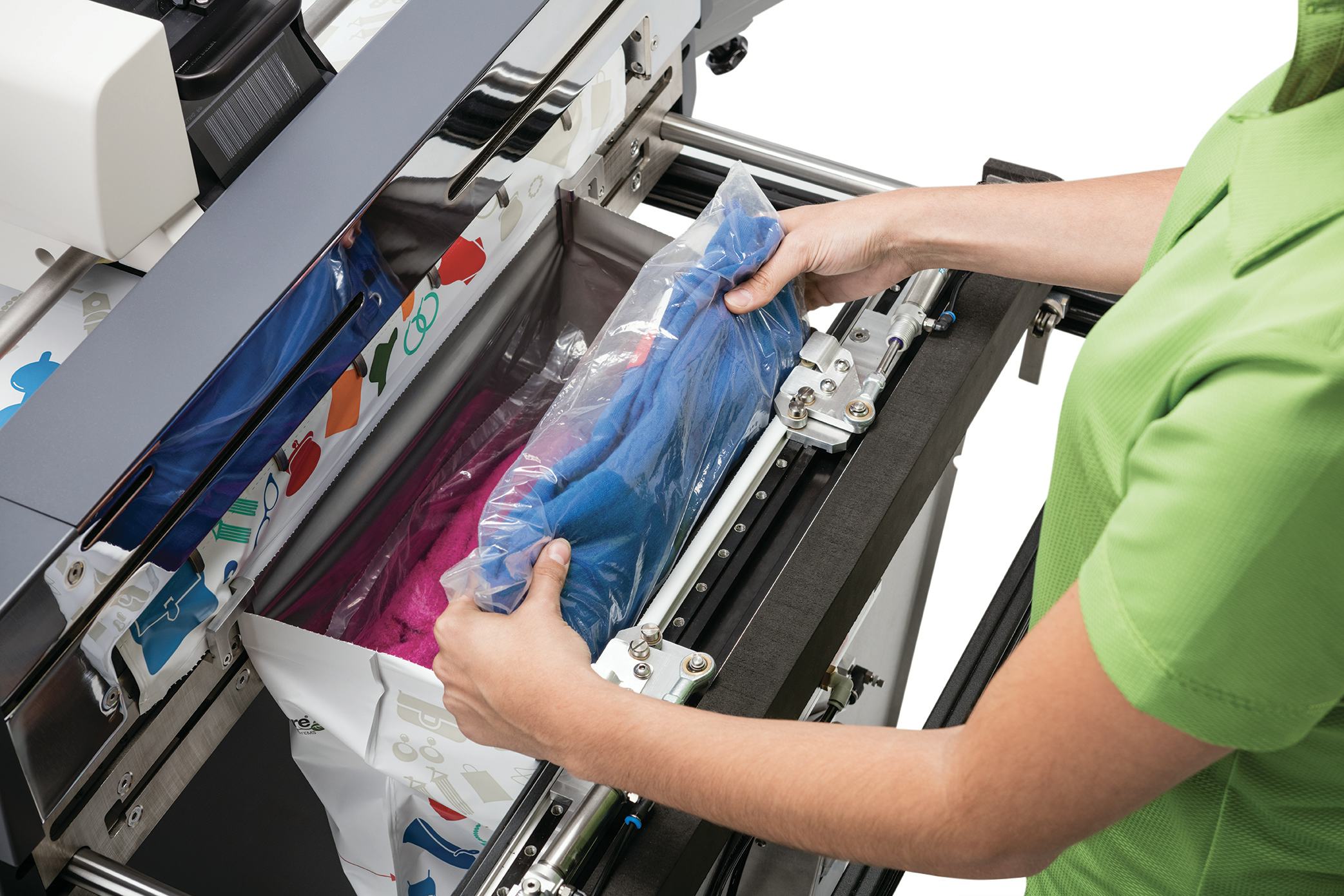 De Autobag verpakkingsmachines automatiseren het openen van de pakketzakken en het afdrukken van verzendetiketten rechtstreeks op deze zakken, daarna worden ze verzegeld.