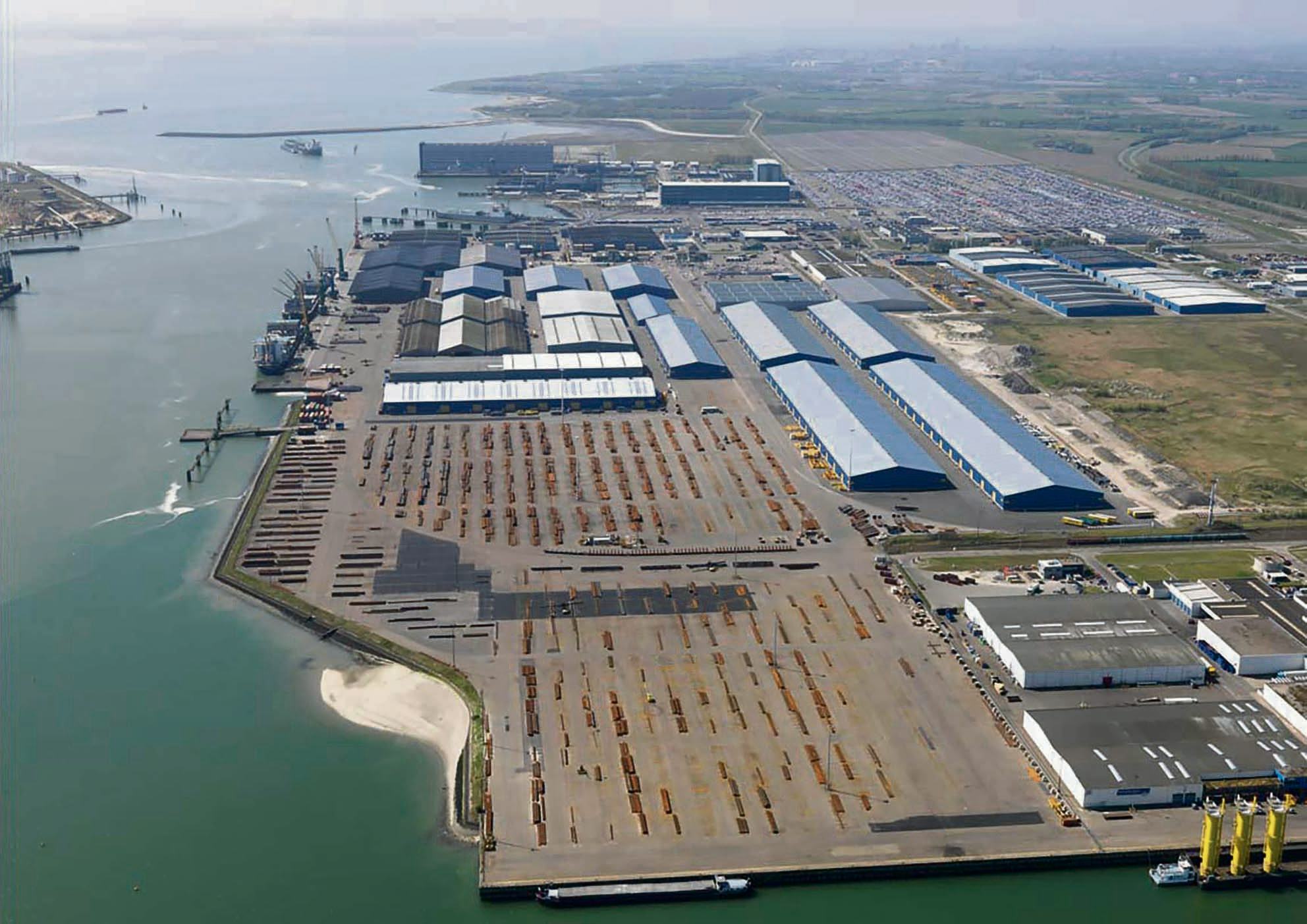 Verbrugge Zeelandterminal of Sloekade in het havengebied van Vlissingen-oost