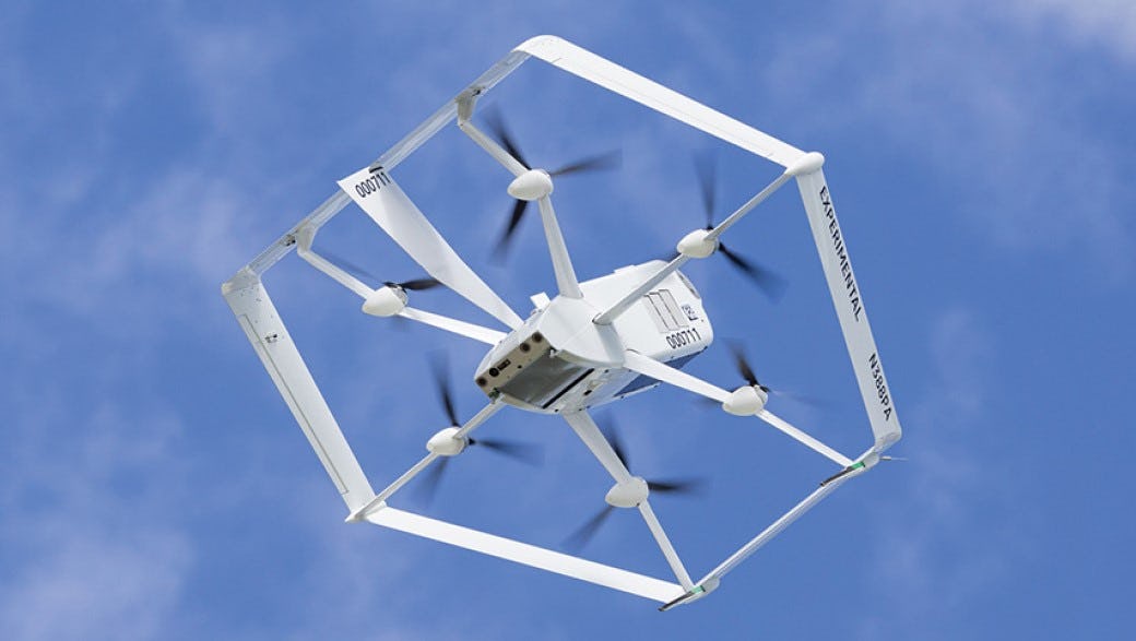 Amazon gaat later dit jaar pakketten afleveren met drones
