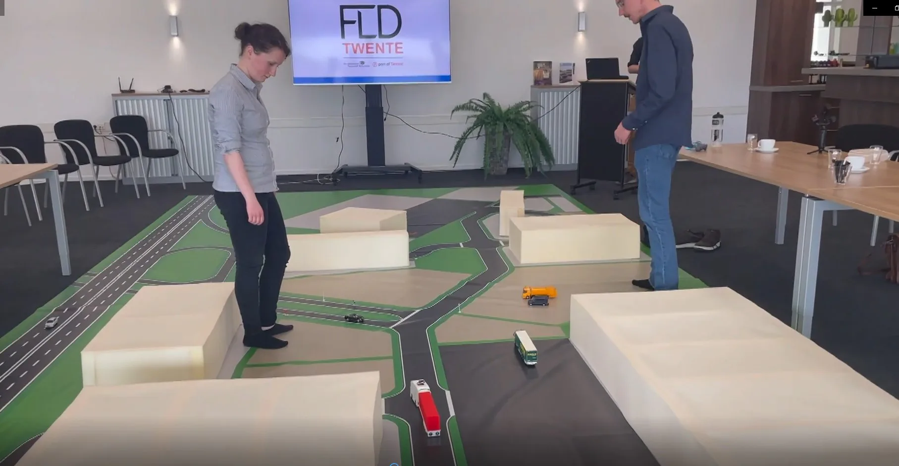 Autonoom containertransport? UT-studenten nemen proef op de som - VIDEO