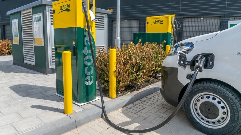 Sinds 2021 bouwt Leap24 aan een netwerk van snellaadstations voor elektrische voertuigen.