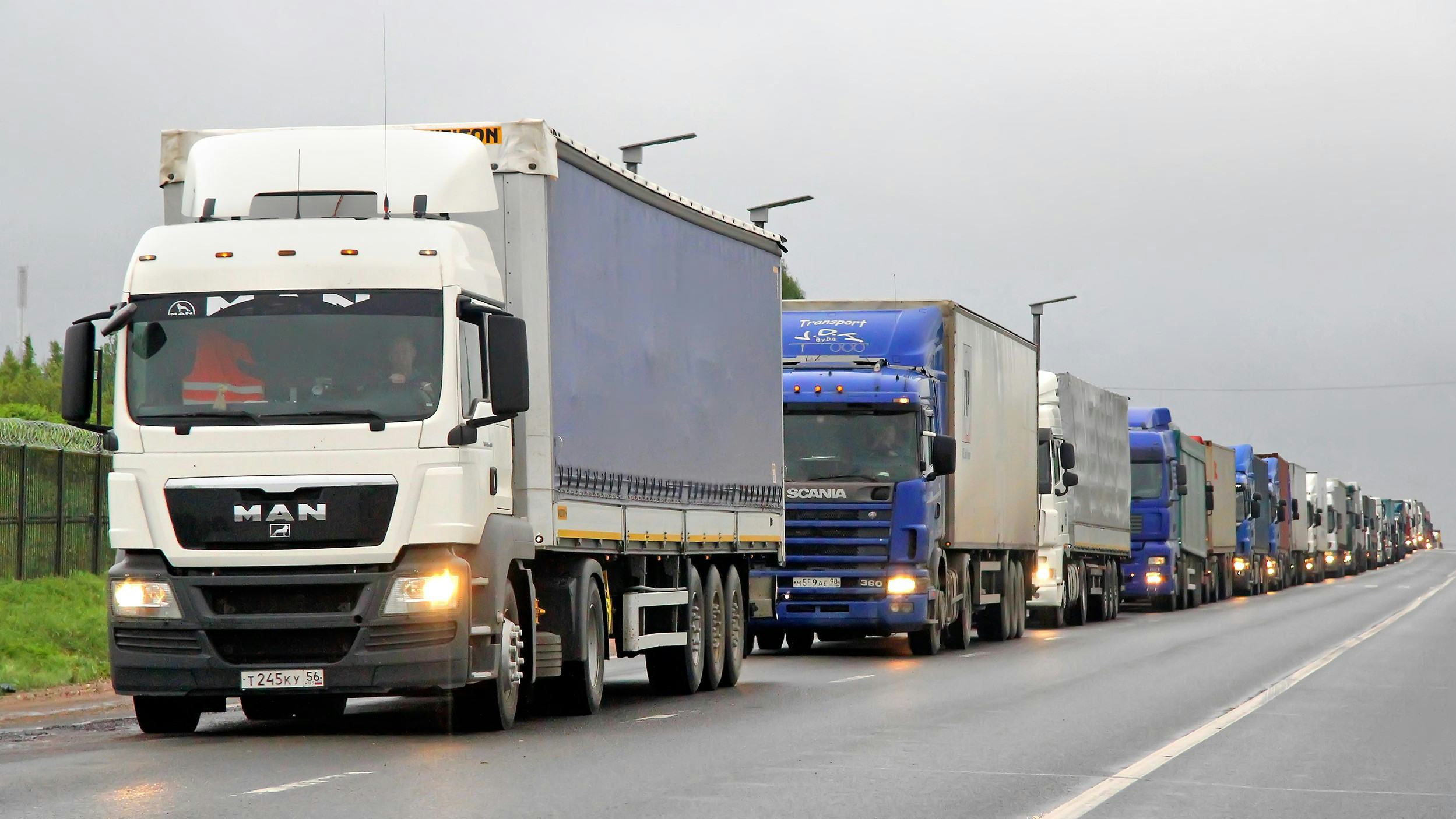 Truckfabrikanten MAN en Scania verkopen activiteiten Rusland