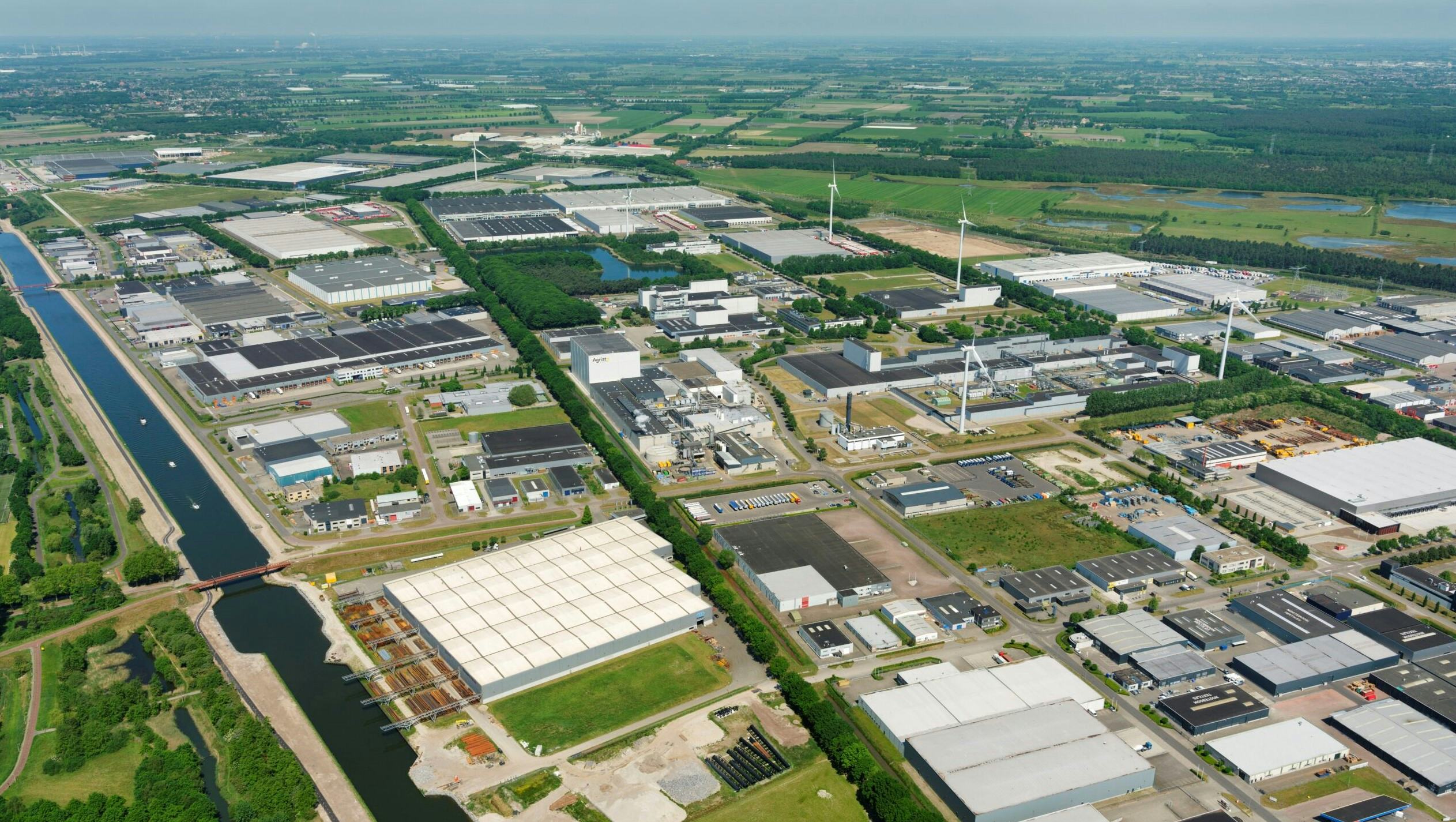 Tilburg, logistiek bedrijventerrein Vossenberg
© 25 mei 2017 Marco van Middelkoop/Aerophoto-Schiphol