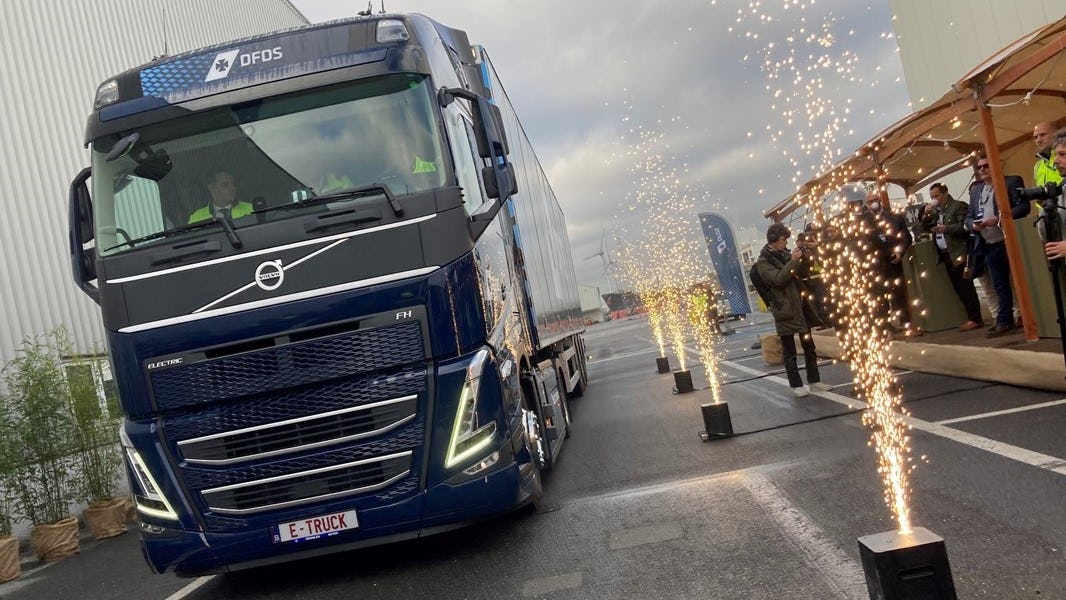 DFDS ontvangt eerste Volvo e-truck van mega-order