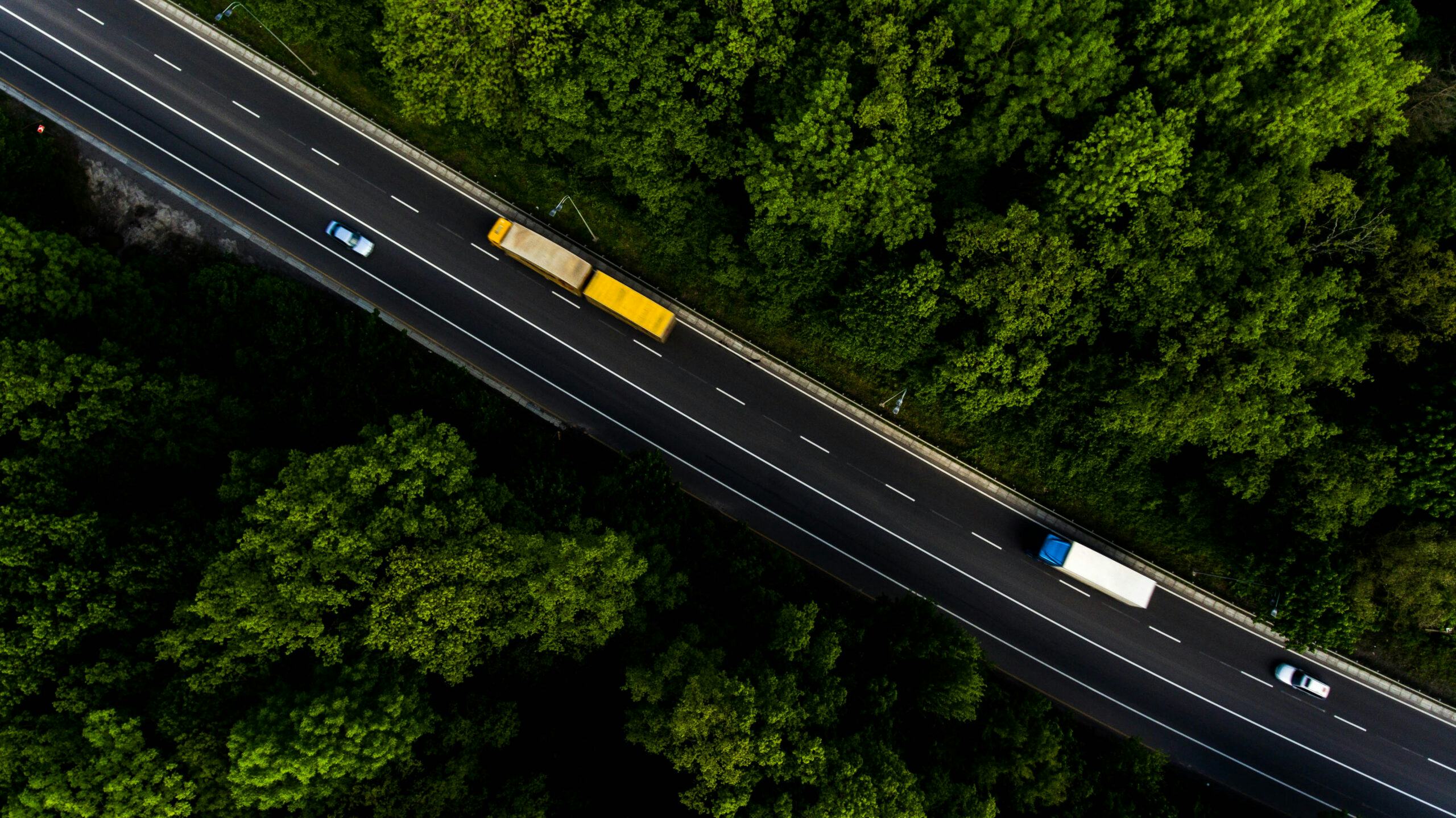 CO2-reductie wegvervoer kan alleen sneller met brede benadering