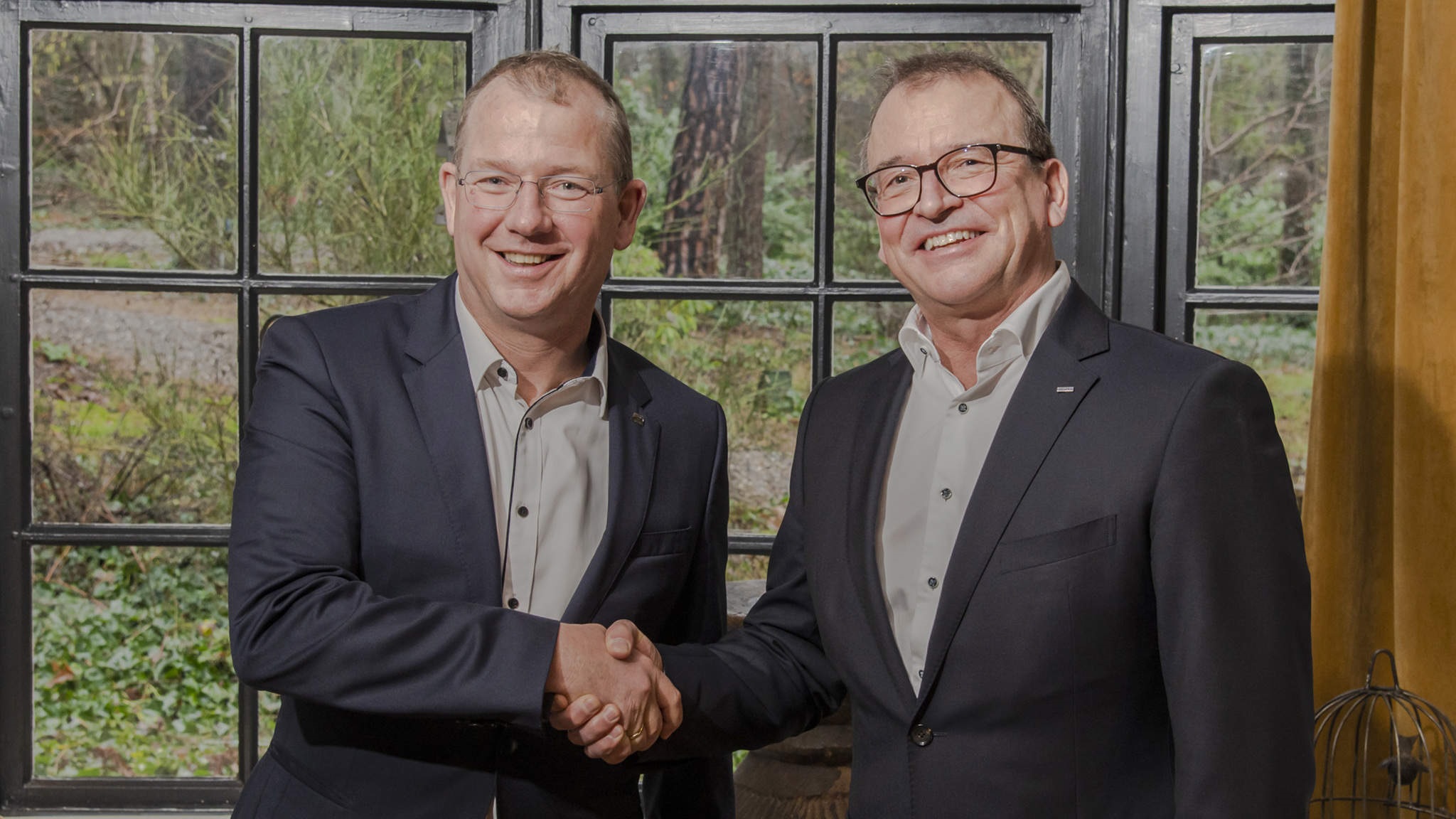 Afgelopen weekend werd de overname van Müller Freshfood Logistics door Dachser Food Logistics bekend gemaakt door Jan-Peter Müller (links), CEO van Müller samen met Alfred Miller, Managing Director van Dachser Food Logistics. Accountants- en adviesorganisaties Grant Thornton verwacht dat de overname hausse in de logistiek in Nederland de komende jaren alleen maar zal toenemen.