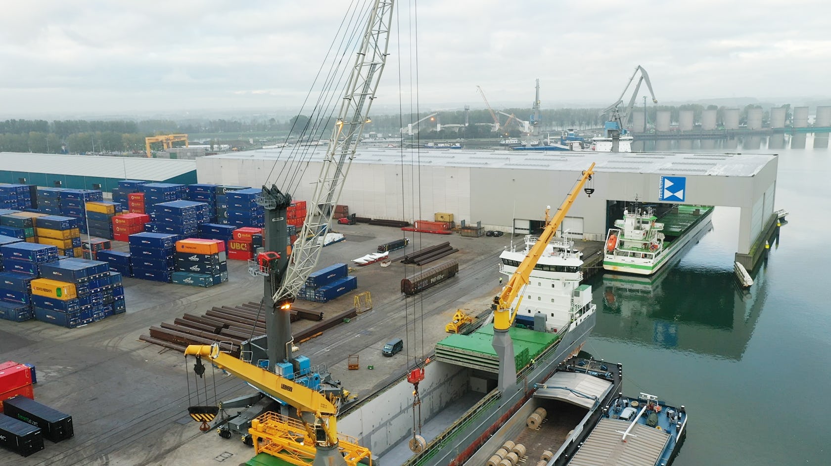 Een van de terminals van Broekman Logistics in de haven van Rotterdam die gebruik gaat maken van walstroom.