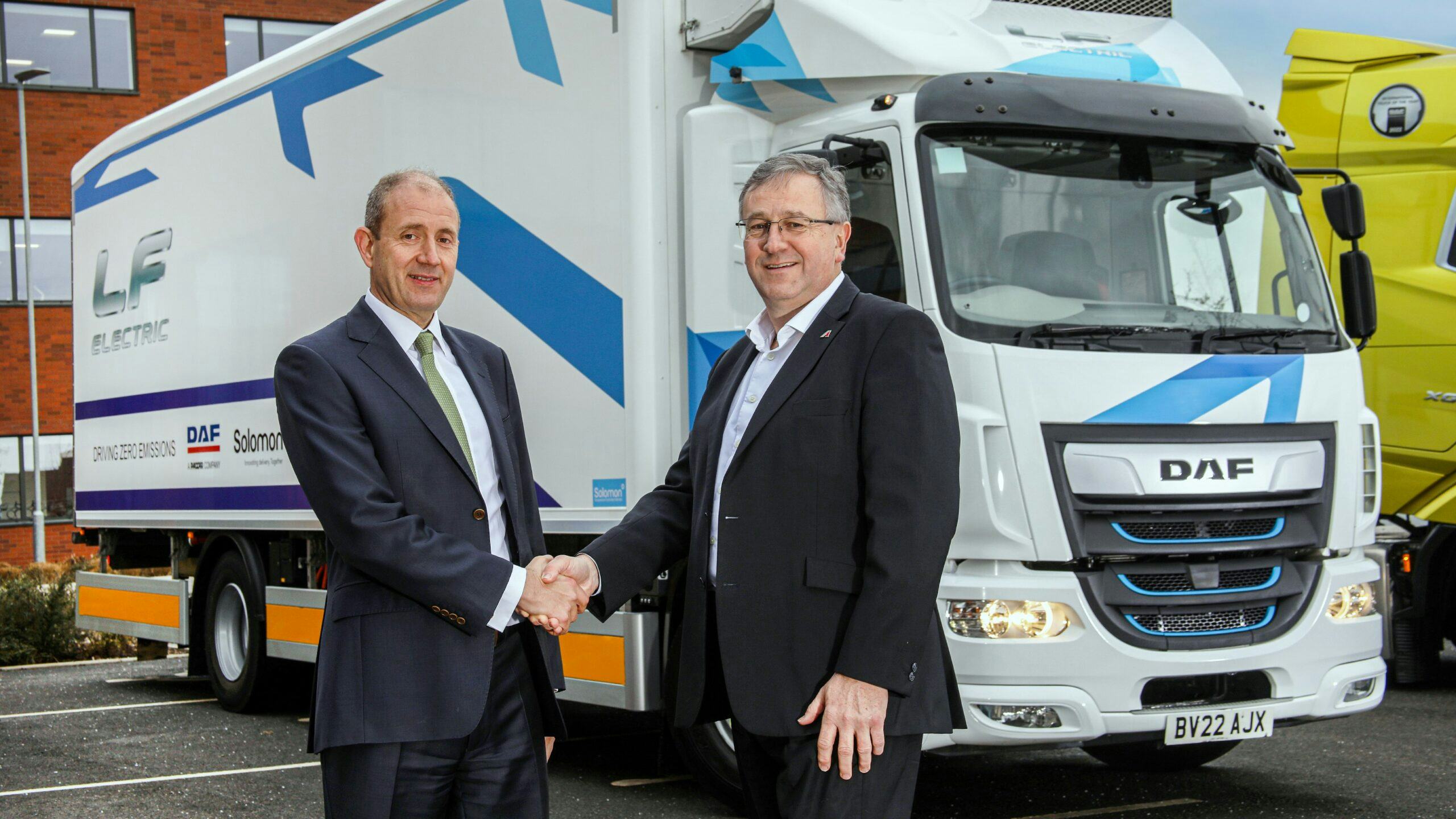 Russell Patmore (DAF) en Willie Paterson (Asset Aliance Group)