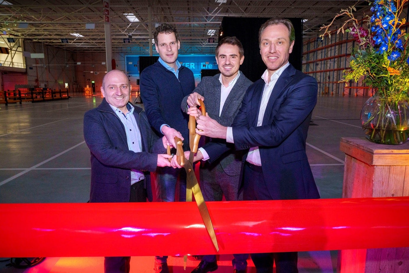 Van links naar rechts: Tom Lauwerens, Real Estate Manager en Head of Facilities DB Schenker Benelux, Martijn Kuijken, Head of Development Management Benelux, Robert Bartels, Branch Director Air Freight DB Schenker Amsterdam en Marijn van den Heuvel, Capital Deployment & Leasing Director bij Prologis. 