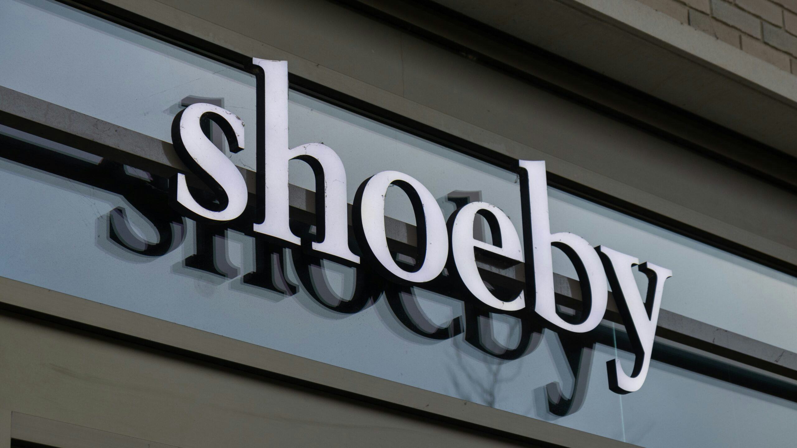 Welk marktplaatsmodel leidt voor Shoeby tot het beste logistieke proces?