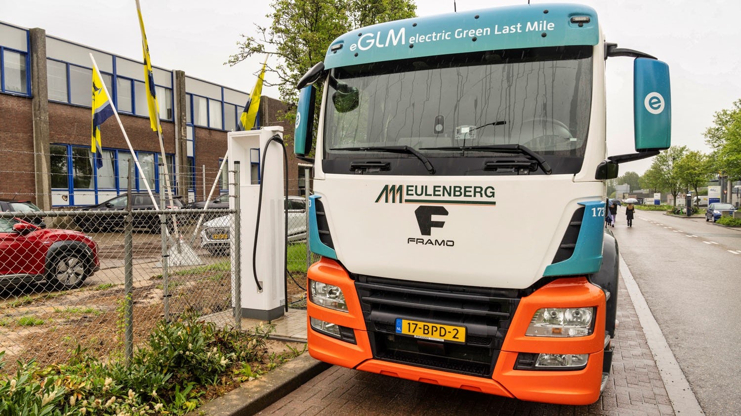 Limburg verhoogt aantal openbare snellaadpalen voor e-trucks