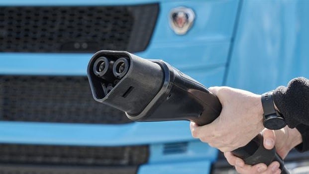 Scania test megawatt charging en halveert laadtijd zware e-trucks