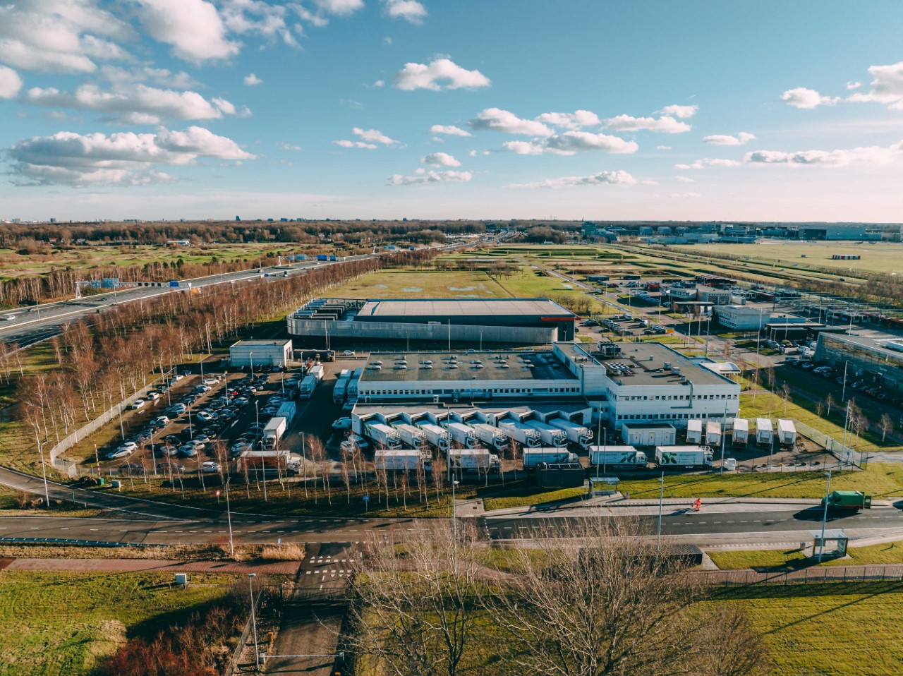 De nieuwe bezitting van Hines bij Schiphol. 