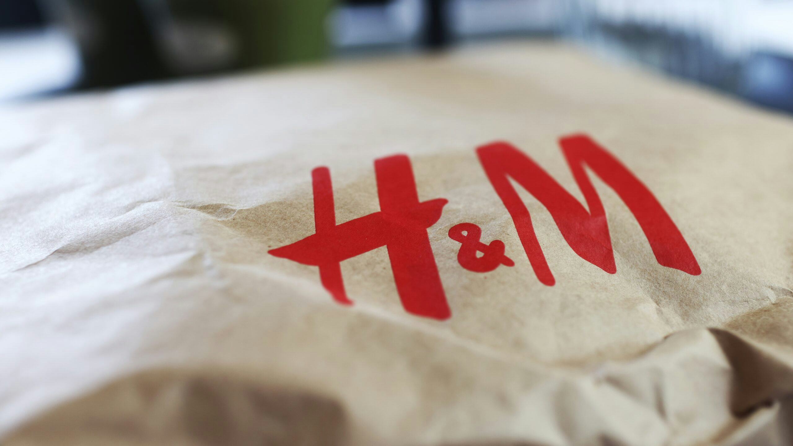 Een pakketje retourneren aan H&M is niet meer gratis