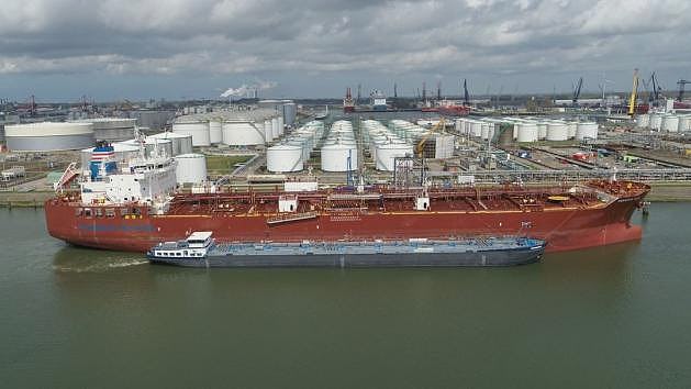 Haven Rotterdam steunt initiatief verladers duurzame scheepvaart