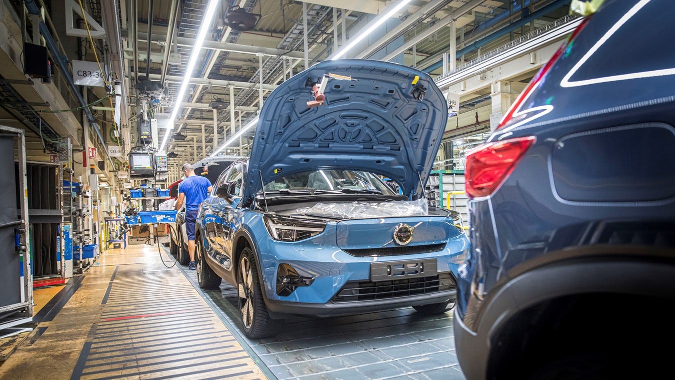 Onrust Rode Zee legt Europese autofabrieken stil