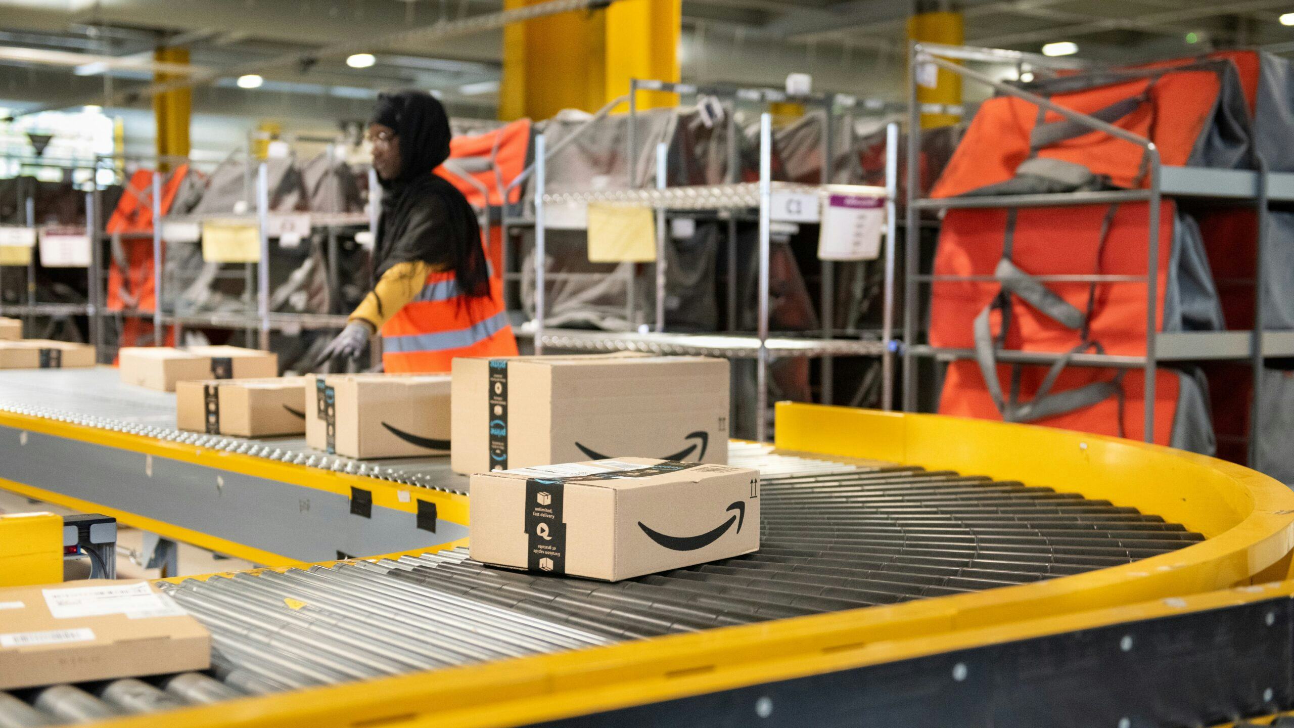 Amazon bespaart miljoenen dankzij AI, IoT en machine learning in fc's