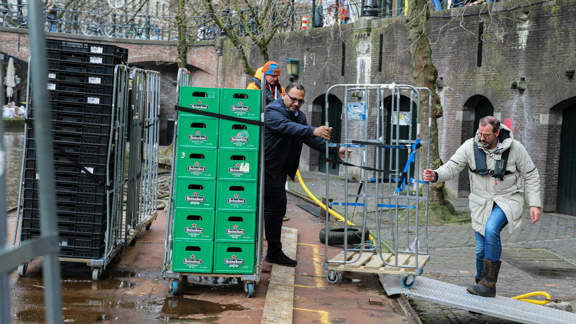 Eerste supermarkt in Utrecht test bevoorraden over water