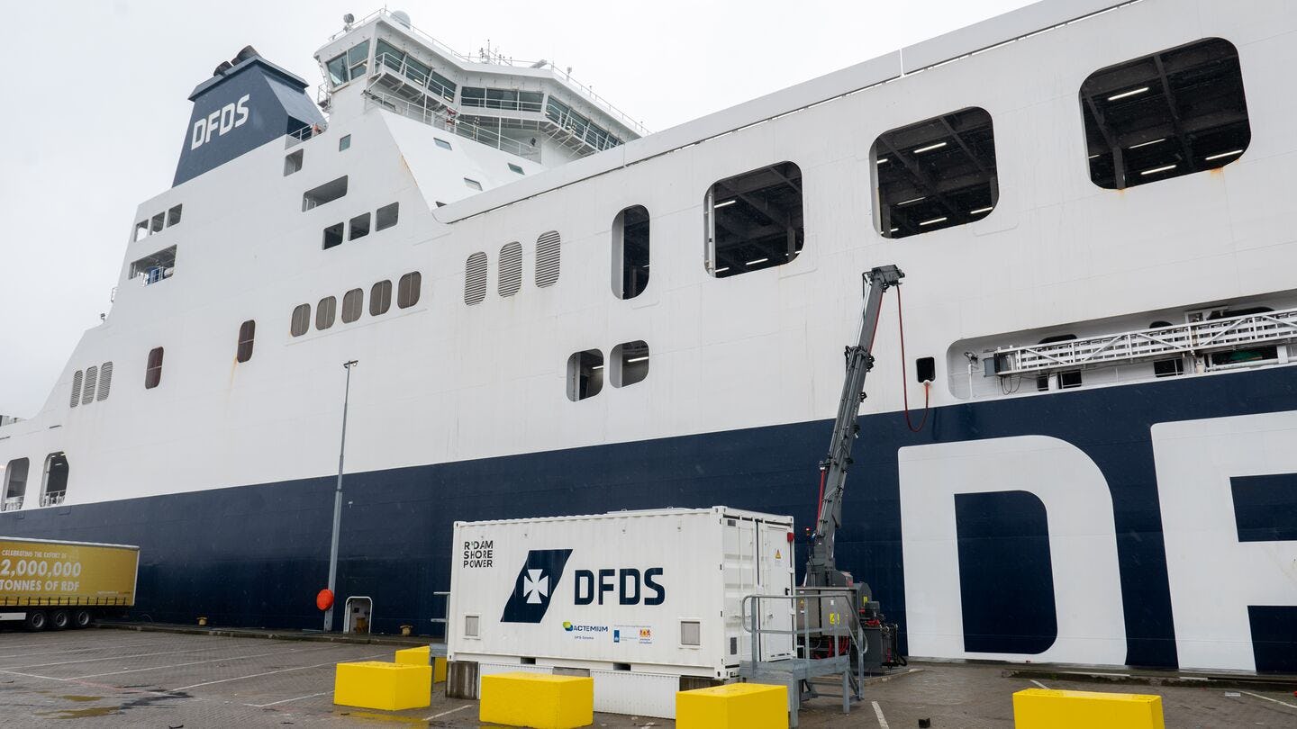 DFDS-schepen in Vlaardingen gebruiken groene walstroom