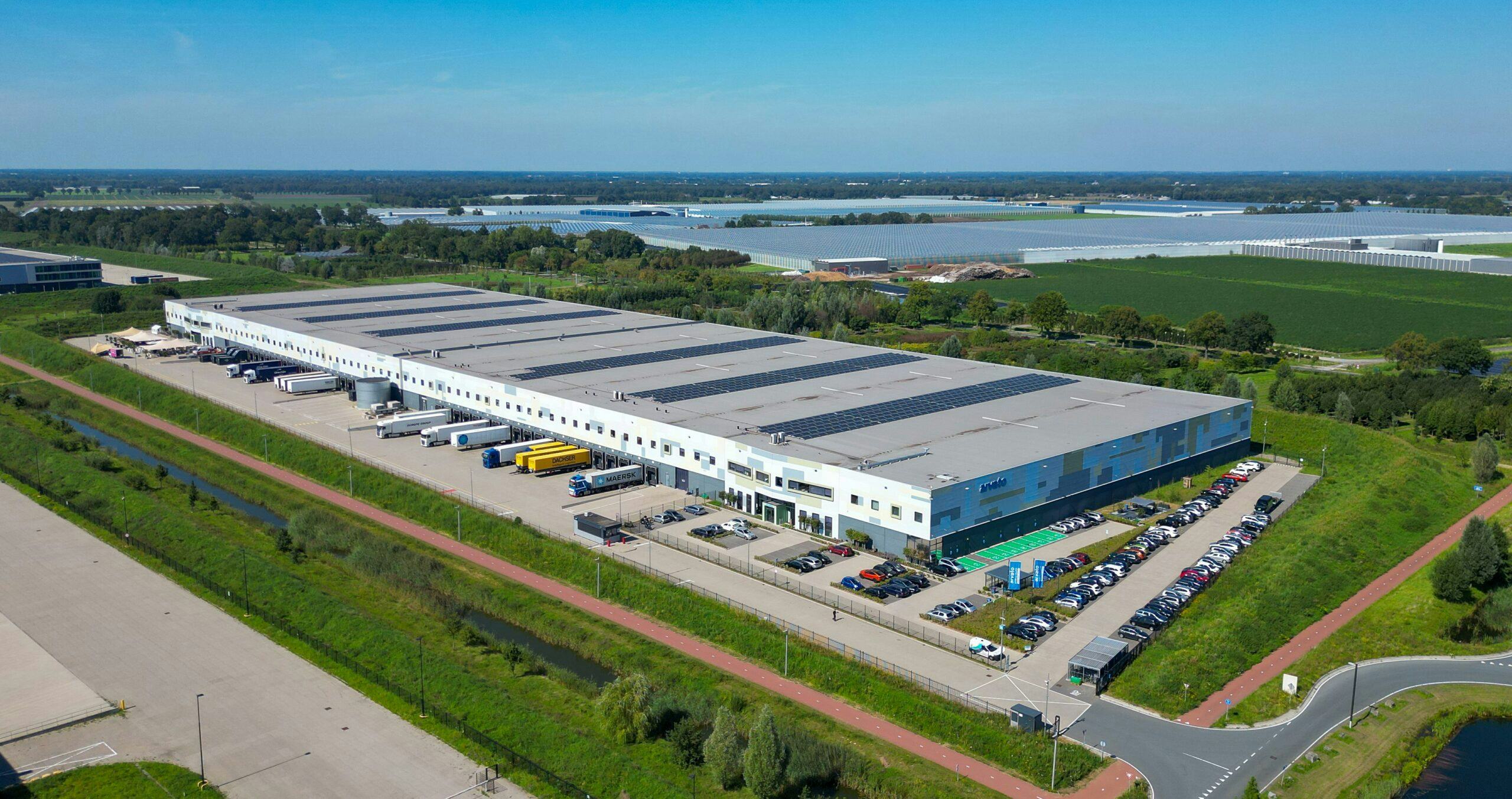 Het distributiecentrum van logistiek dienstverlener Arvato op bedrijventerrein Trade Port Noord in Venlo dat recentelijk is aangekocht door Clarion. 