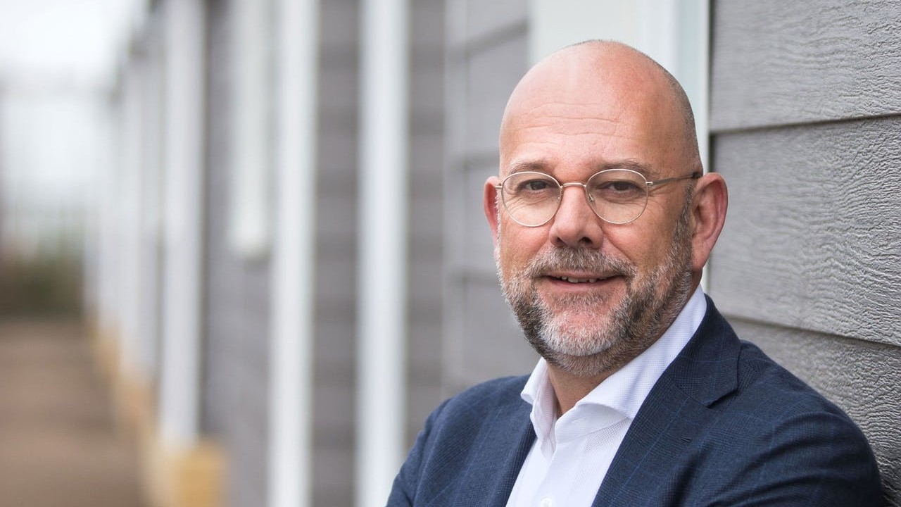 Frank van Gool is medeoprichter van Kafra Housing, dat zich richt op de tijdelijke huisvesting van specifieke doelgroepen, waaronder arbeidsmigranten. 