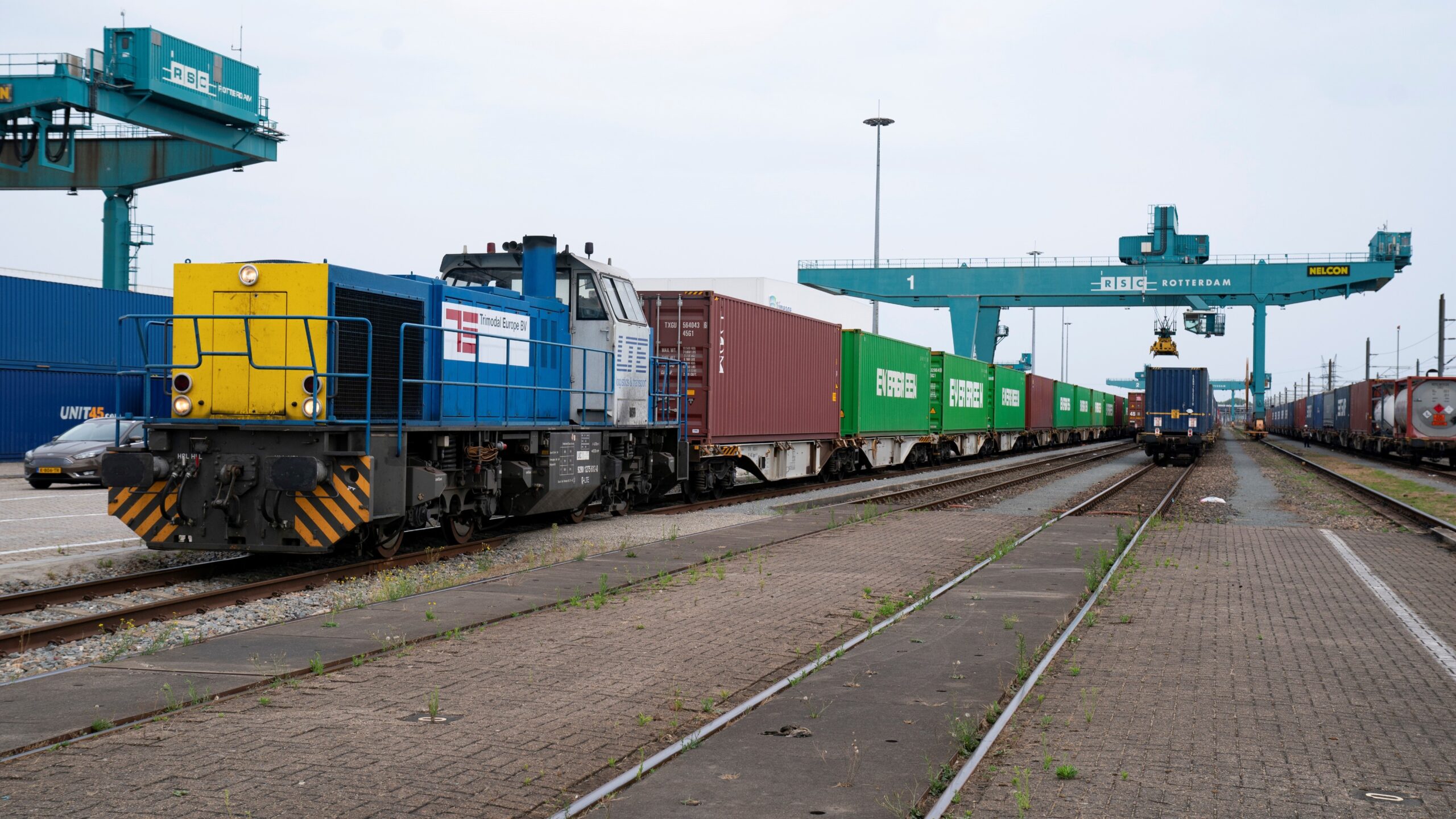 Het ministerie van Infrastructuur en Waterstaat stelt meer tijd en geld ter beschikking voor bedrijven die gebruik (willen) maken van de subsidie voor een modal shift: het verplaatsen van goederen van de weg naar het water en/of spoor.