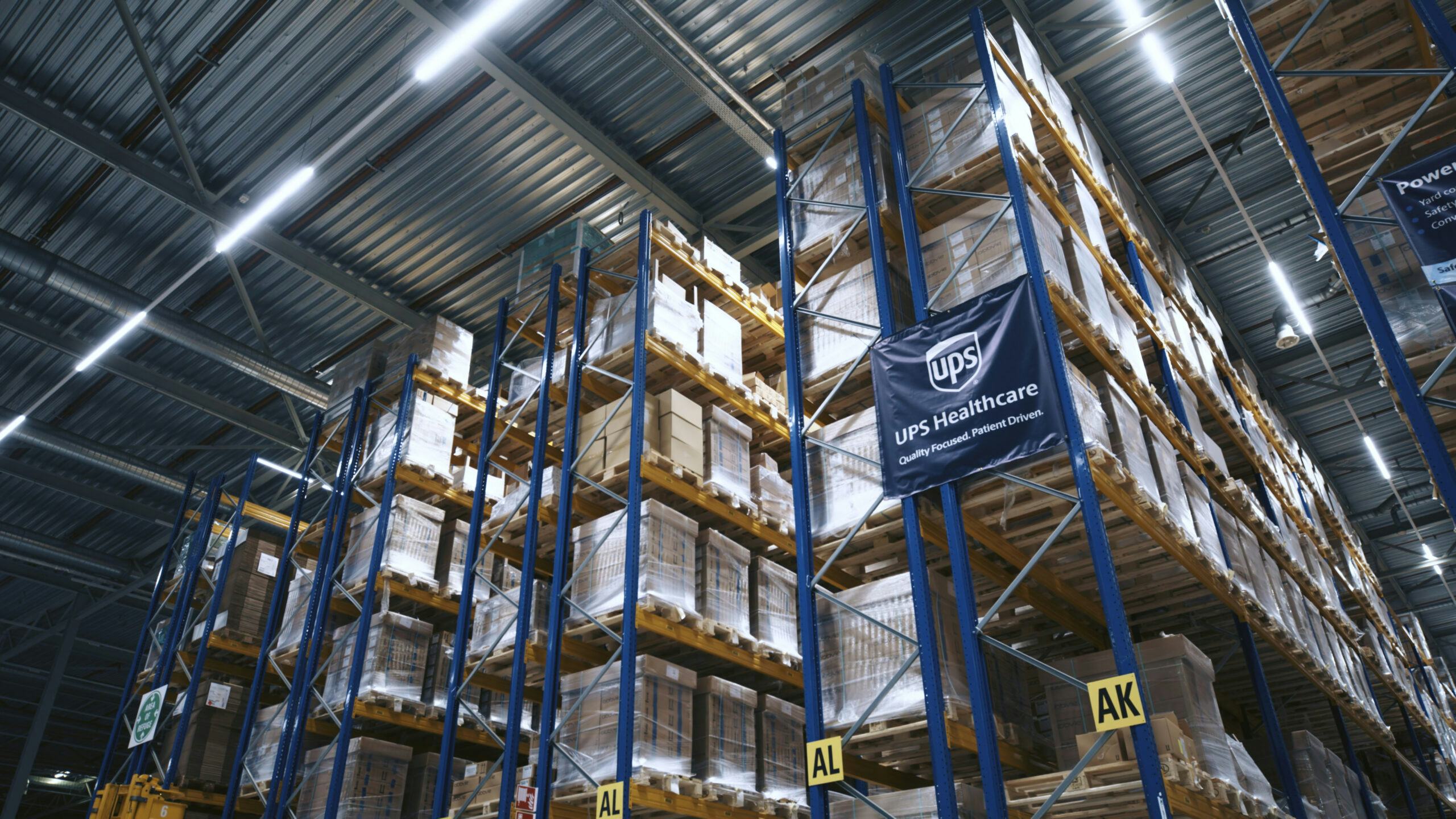 Onlangs maakt UPS bekend dat het zijn Europese hub in Roermond flink gaat uitbreiden. UPS Healthcare voegt 21.860 vierkante meter toe aan de bestaande locatie in Limburg.