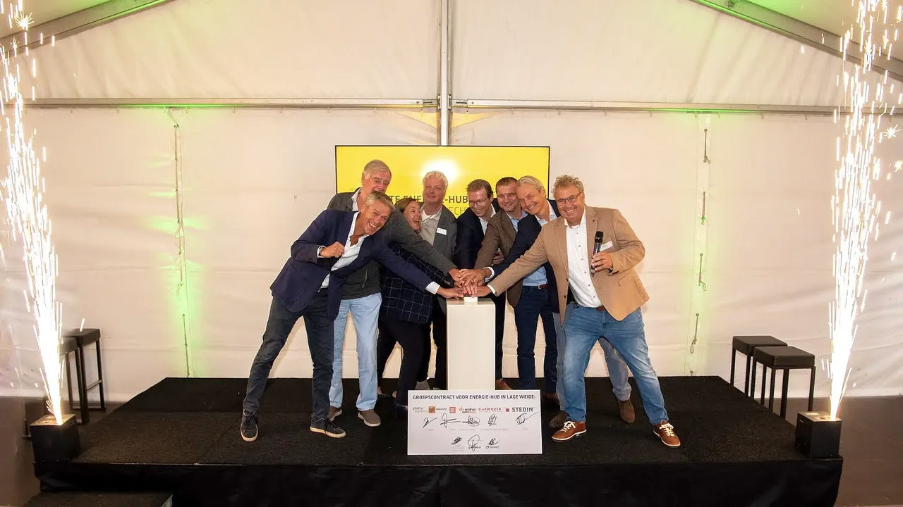 Ondernemers EMCU, netbeheerder Stedin en energiepartner Groendus zetten met groepscontract belangrijke volgende stap voor meer ruimte op het lokale elektriciteitsnet.
