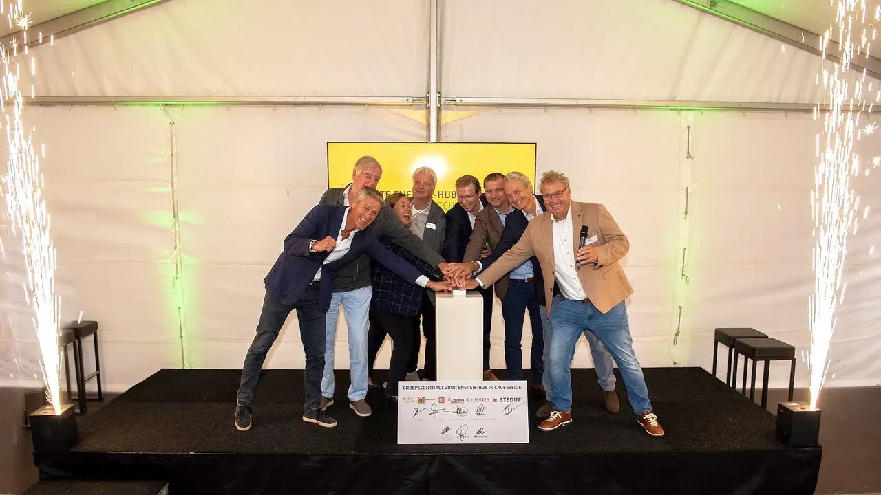 Ondernemers EMCU, netbeheerder Stedin en energiepartner Groendus zetten met groepscontract belangrijke volgende stap voor meer ruimte op het lokale elektriciteitsnet.