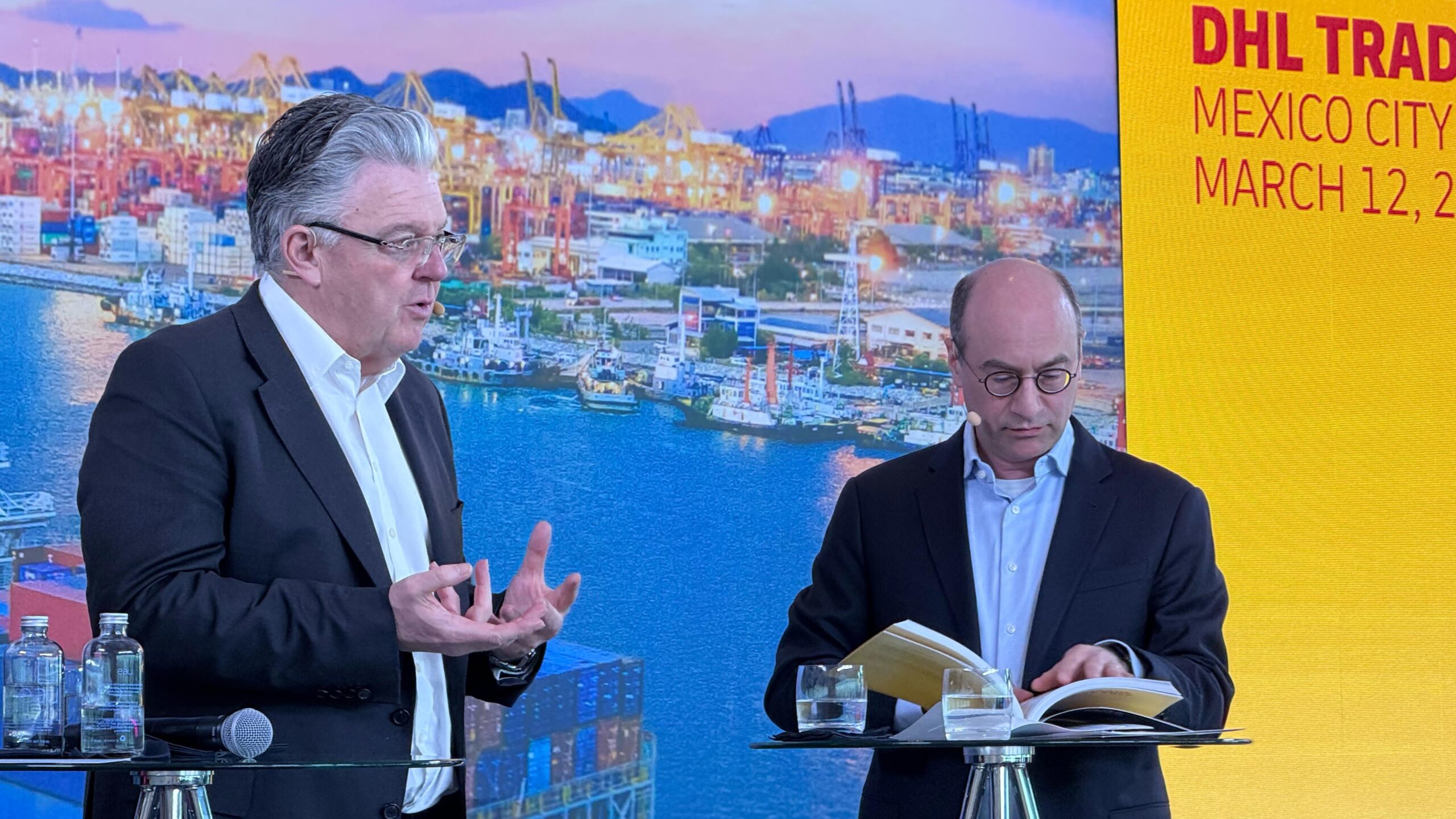 John Pearson (DHL Express) en Steven Altmann (NYU Stern) tijdens de presentatie van de DHL Trade Atlas 2025 in Mexico.