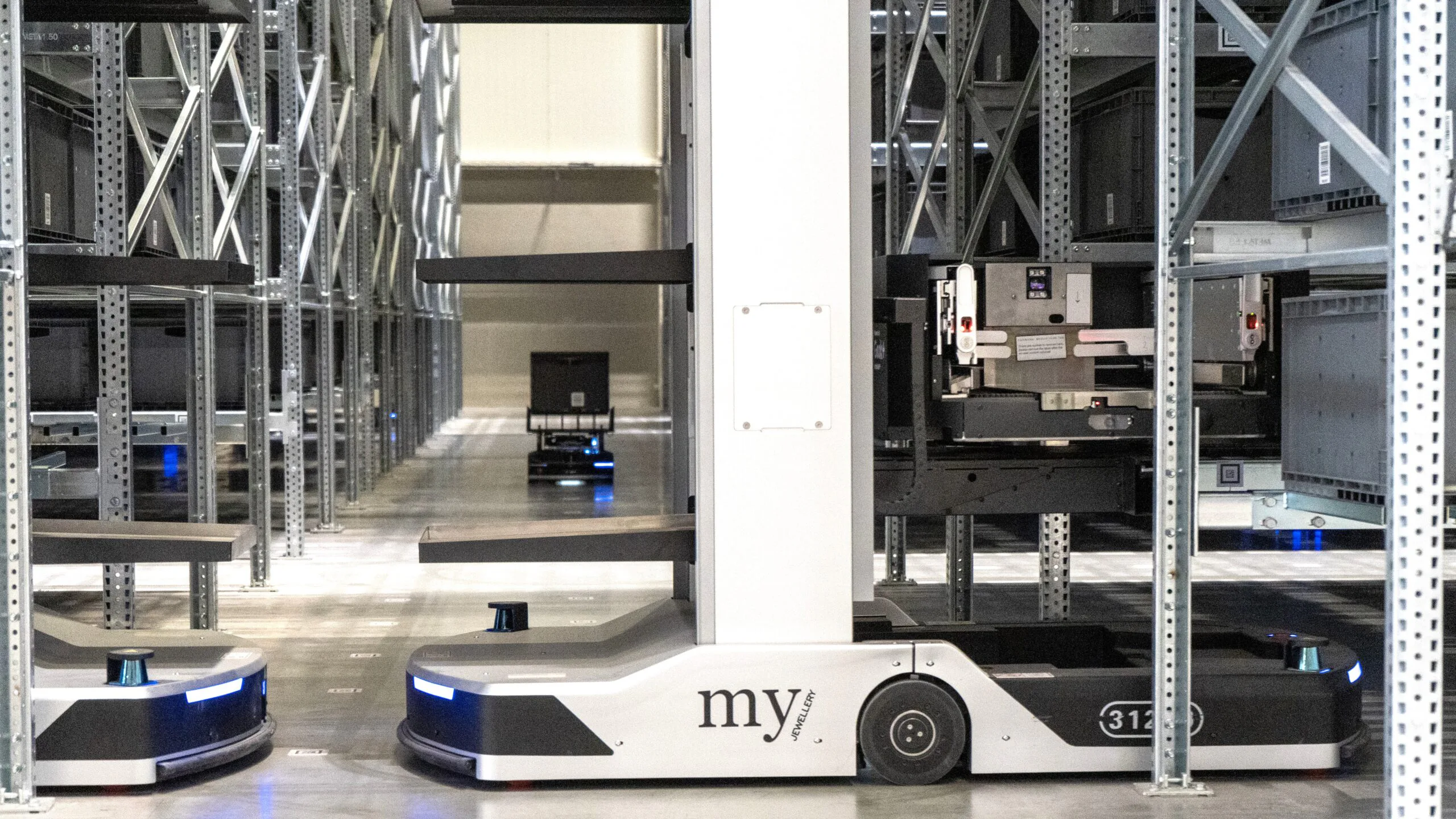 Robotisering om door een ringetje te halen bij My Jewellery - VIDEO