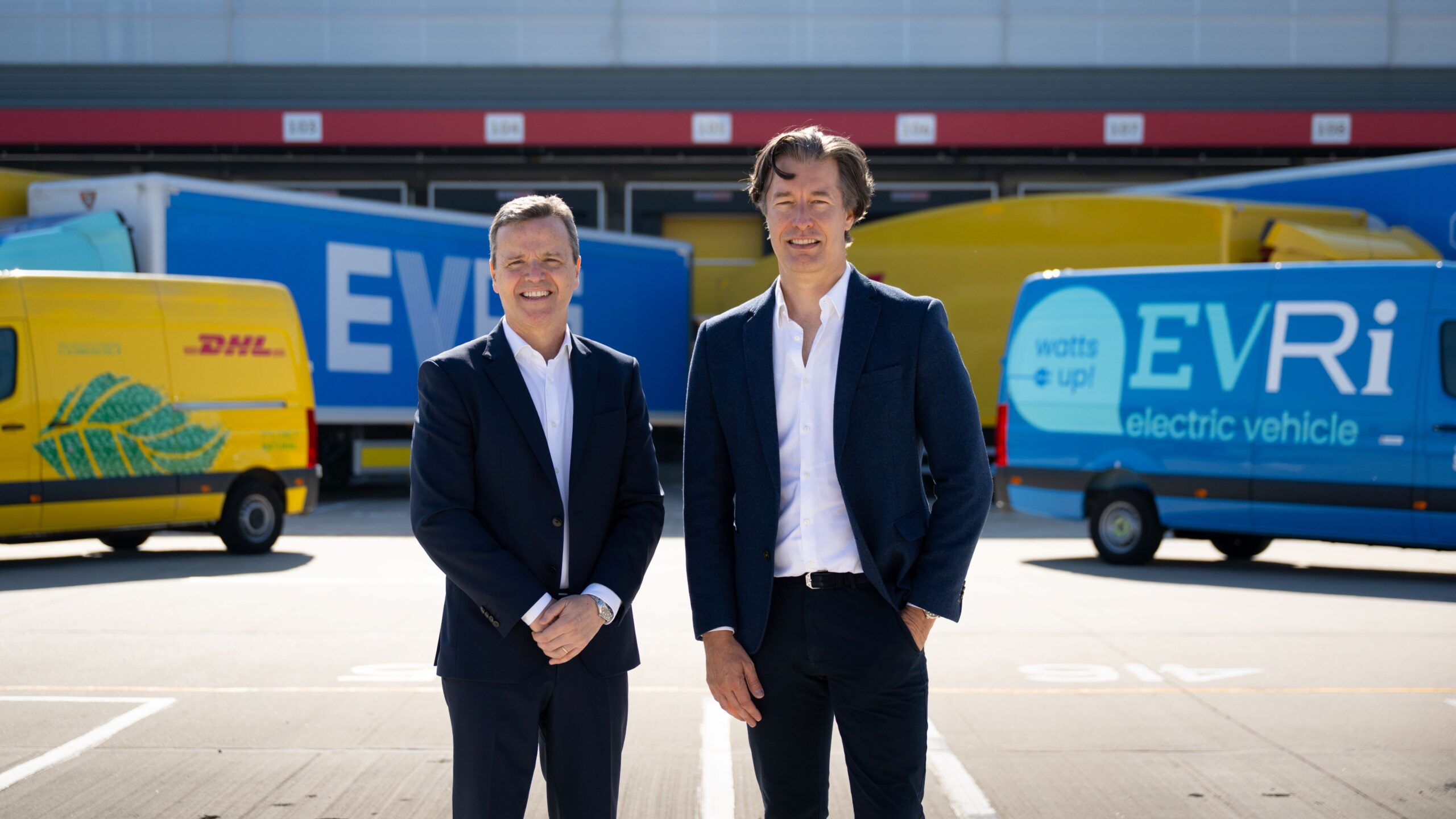 Pablo Ciano, ceo van DHL eCommerce (links) en Martijn de Lange, ceo Evri (rechts).