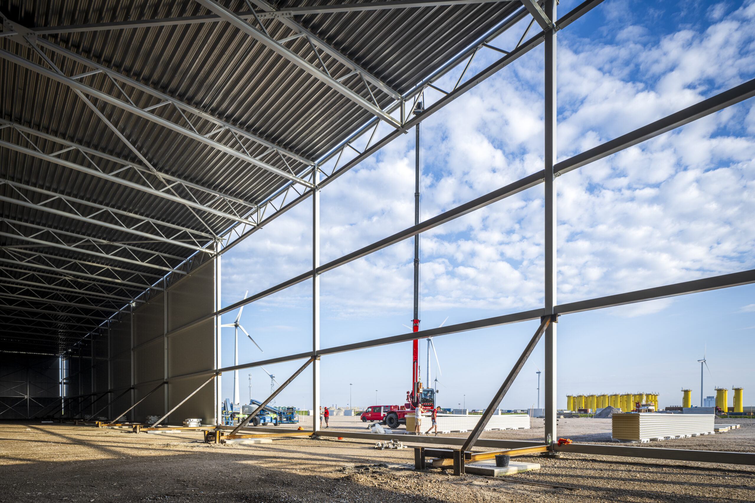 Eenmshaven is een strategische hub voor offshore windambities