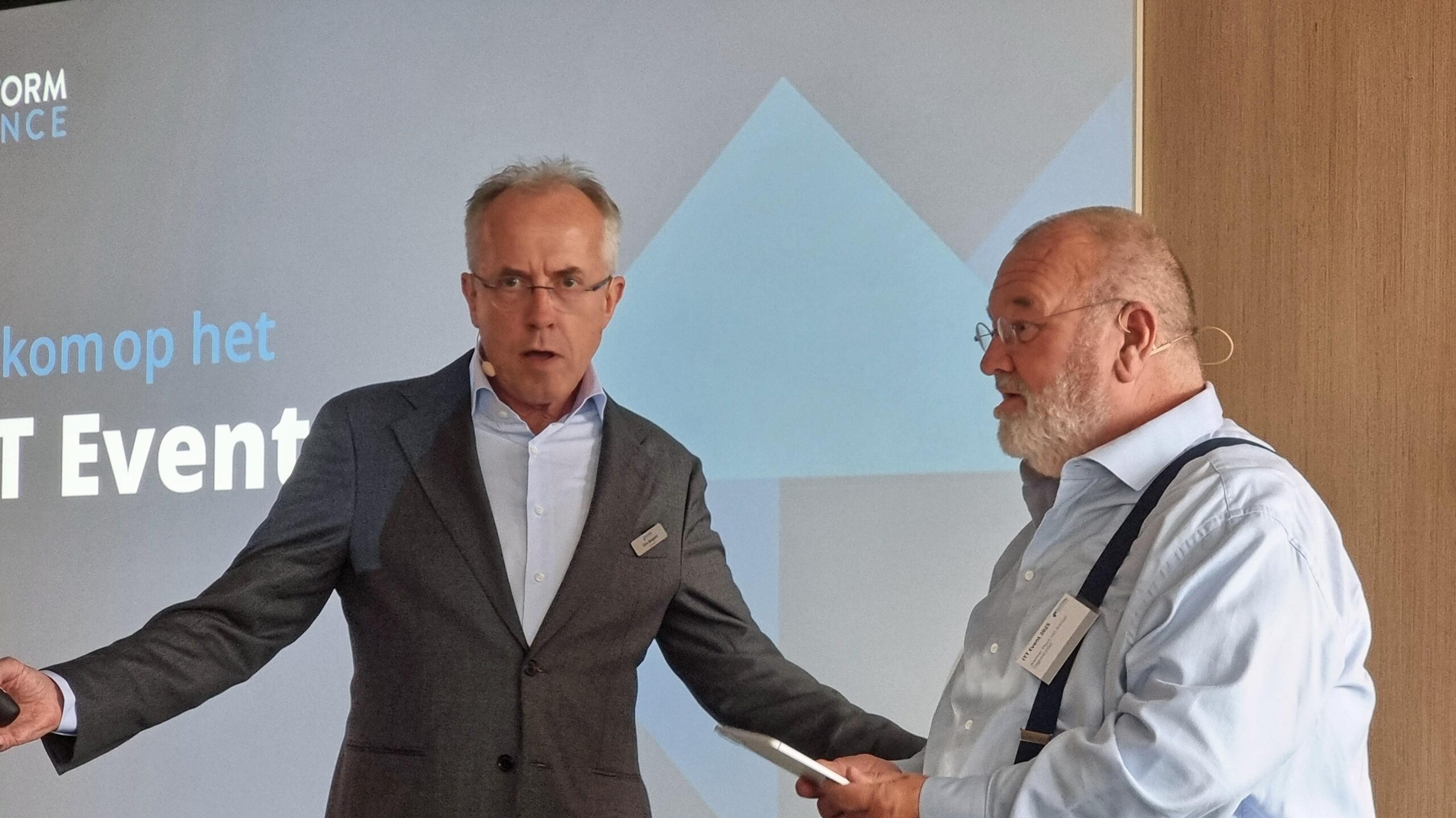 Chris Boogaard van Platform Science (links) en dagvoorzitter Walther Ploos van Amstel