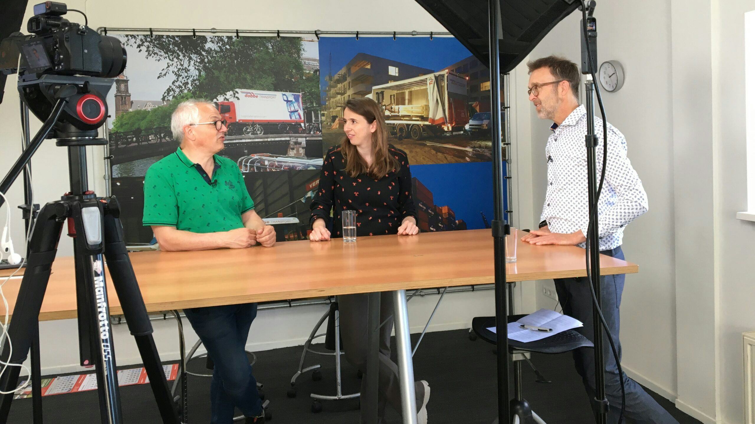 Dobbe zet AI in om familiair contact onderling goed te houden - VIDEO