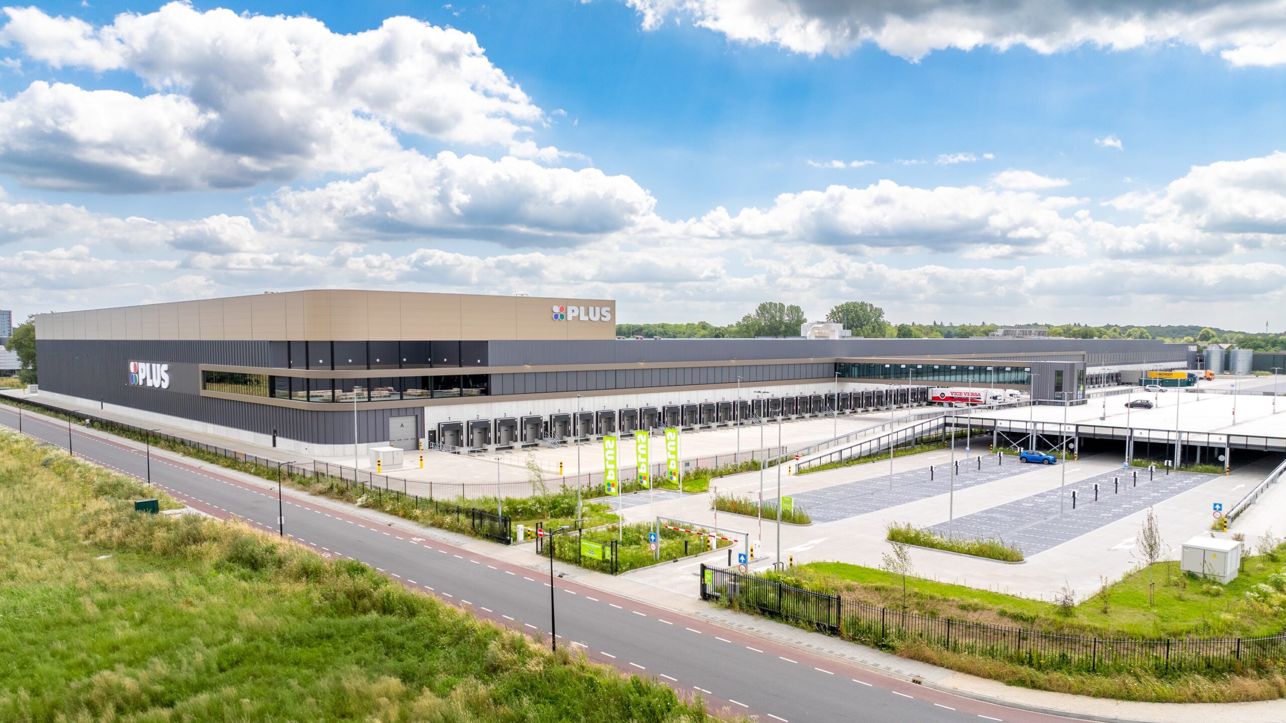 Sinds 1 januari zit Royal A-Ware in het voormalig Plus-dc in Deventer. Foto: Plus