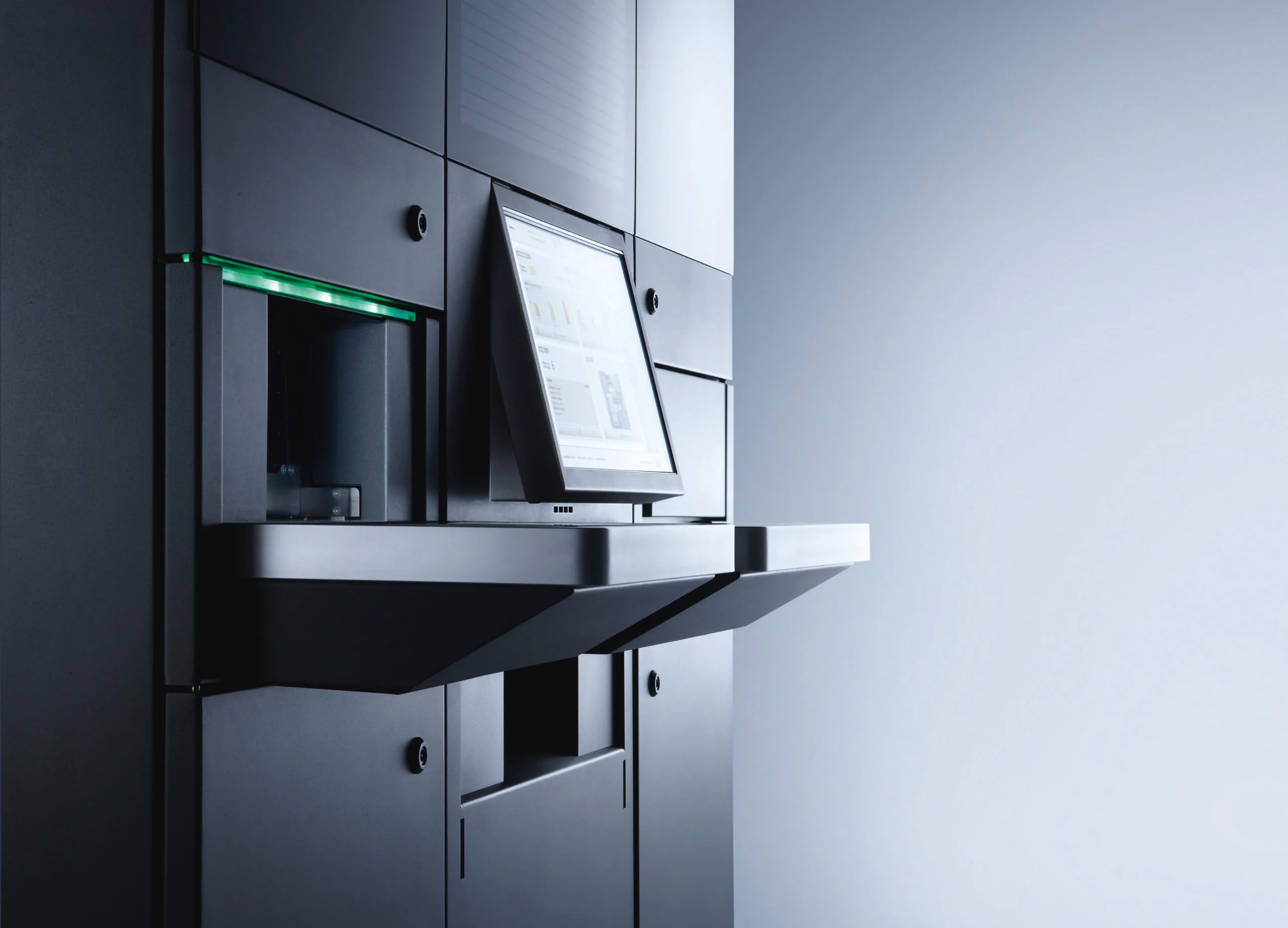 De Vmax Picking Robot wordt al ingezet in ziekenhuizen en de farmaceutische sector. De robot wordt nu speciaal aangepast voor de opslag van  celmateriaal. 