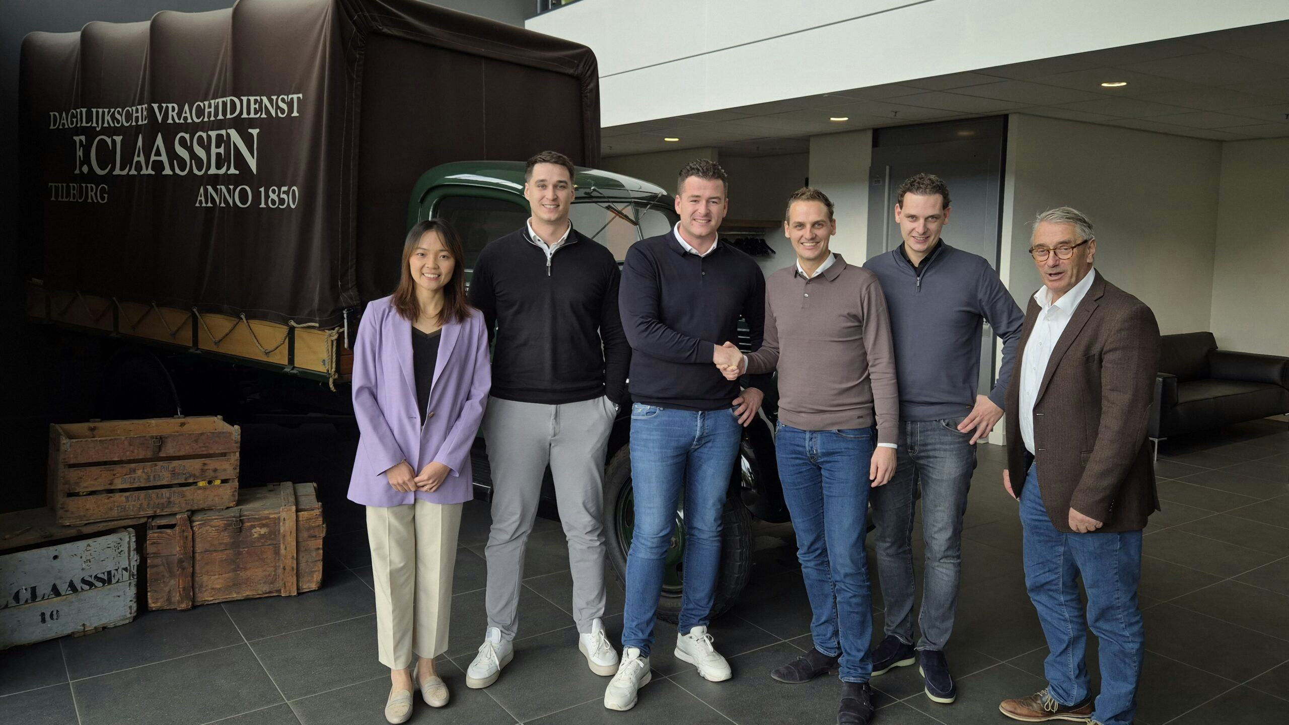 V.l.n.r.: Xinyao Zhang (BTT Freight Management), Bram Claassen (Claassen Logistics), Huib Claassen (Claassen Logistics), Remon Versteijnen (BTT Multimodal) , Jordy Versteijnen (BTT Multimodal) en Roland Verbraak (BTT Freight Management) / Foto: Claassen Logistics