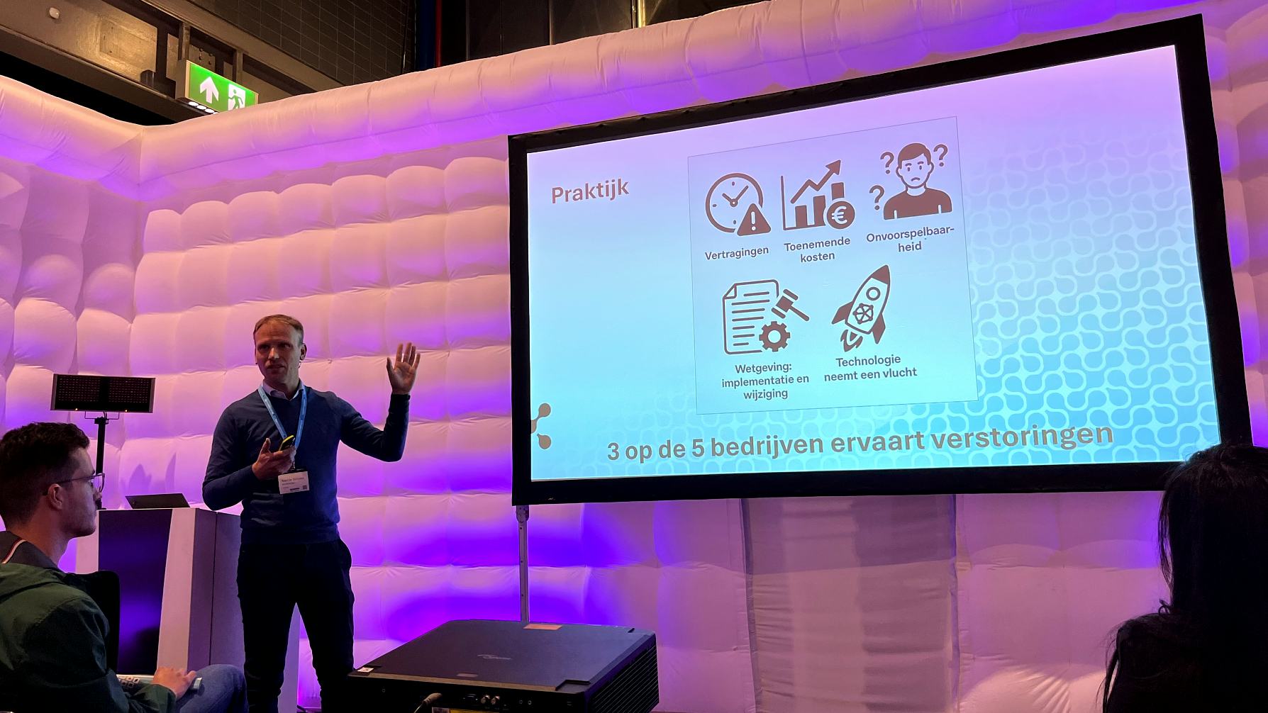 Nanne Schriek (Evofenedex) tijdens de sessie Onvermijdelijke trends in handel en logistiek’ op vakbeurs ICT&Logistiek.